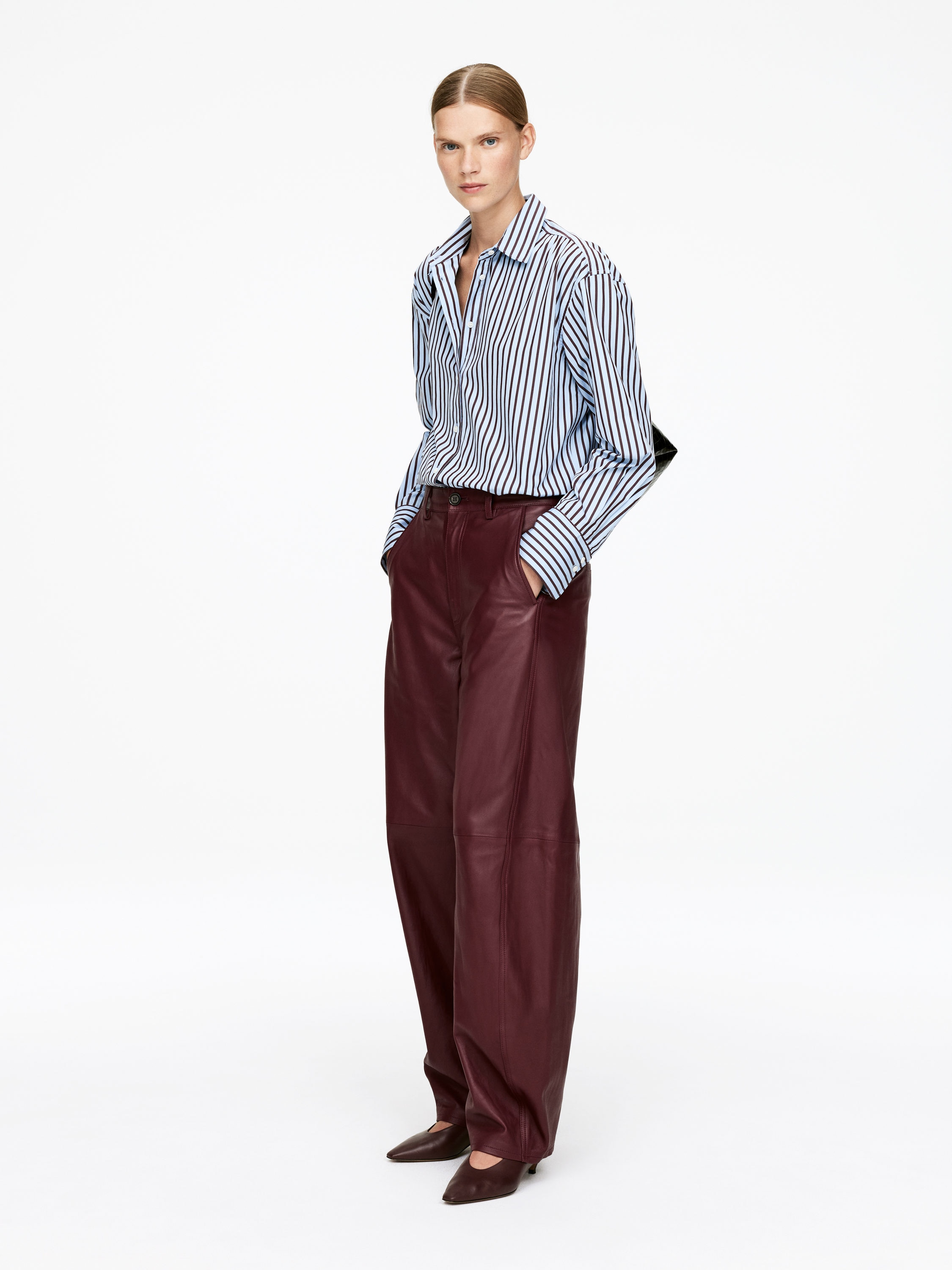 Barrel Leather Trousers - Dark Red - Relaxed fit - Women - StillMedia/Lookbook - 4