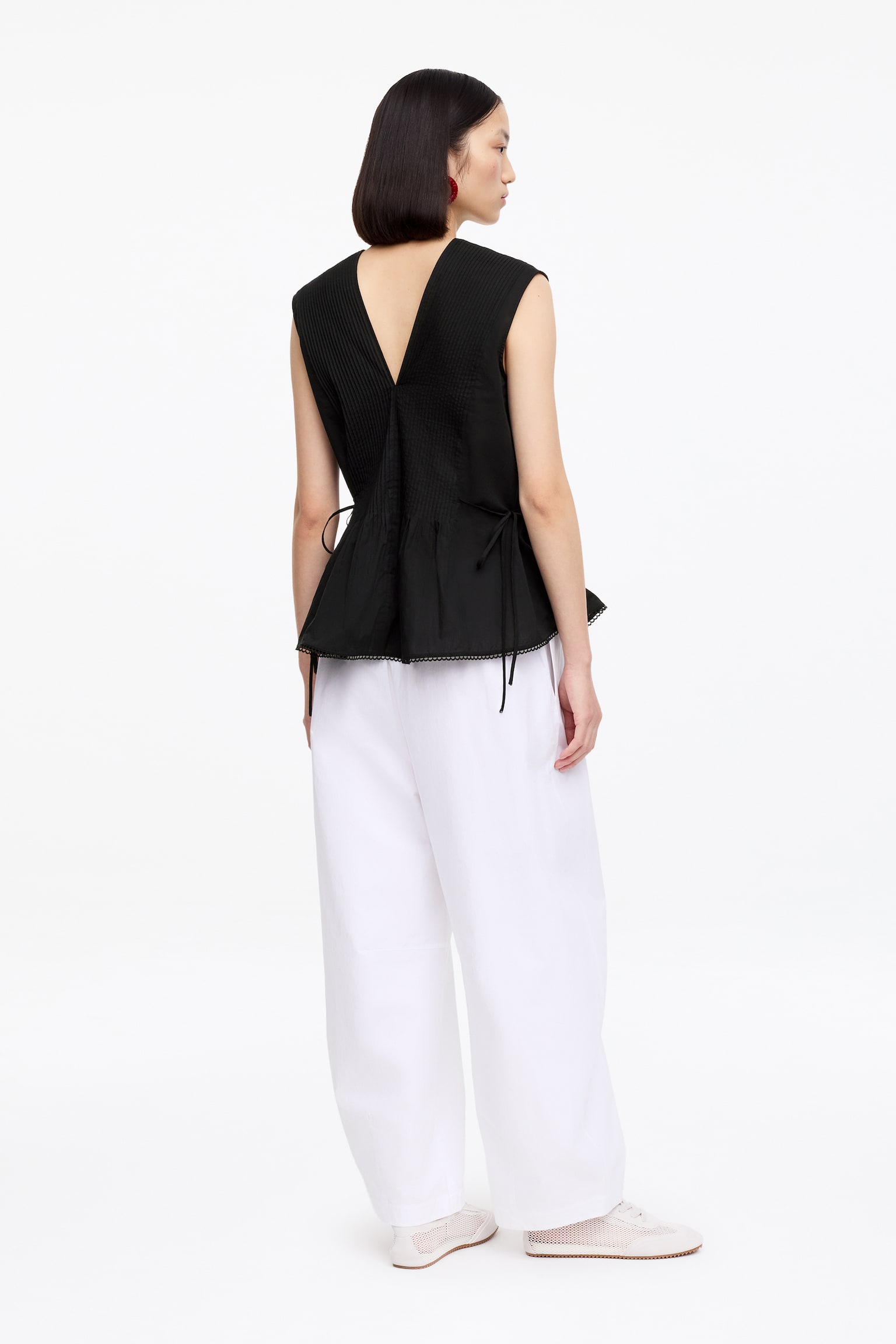 Top z zaszewkami - Czarny/Biały - 3