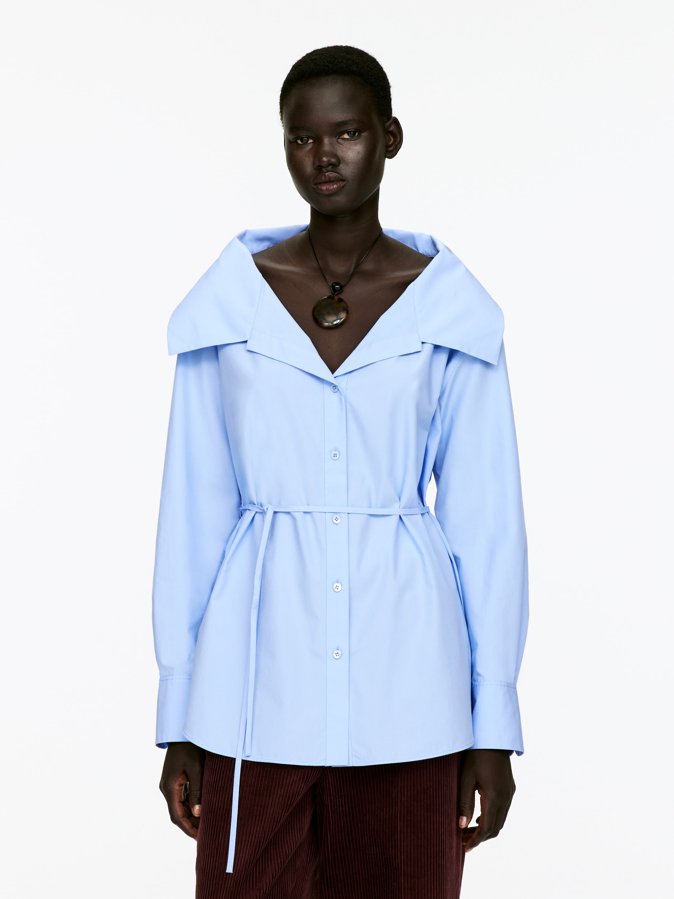 Vis større bilde: Bluse med vid krage - Lyseblå - DAME | H&M NO 1