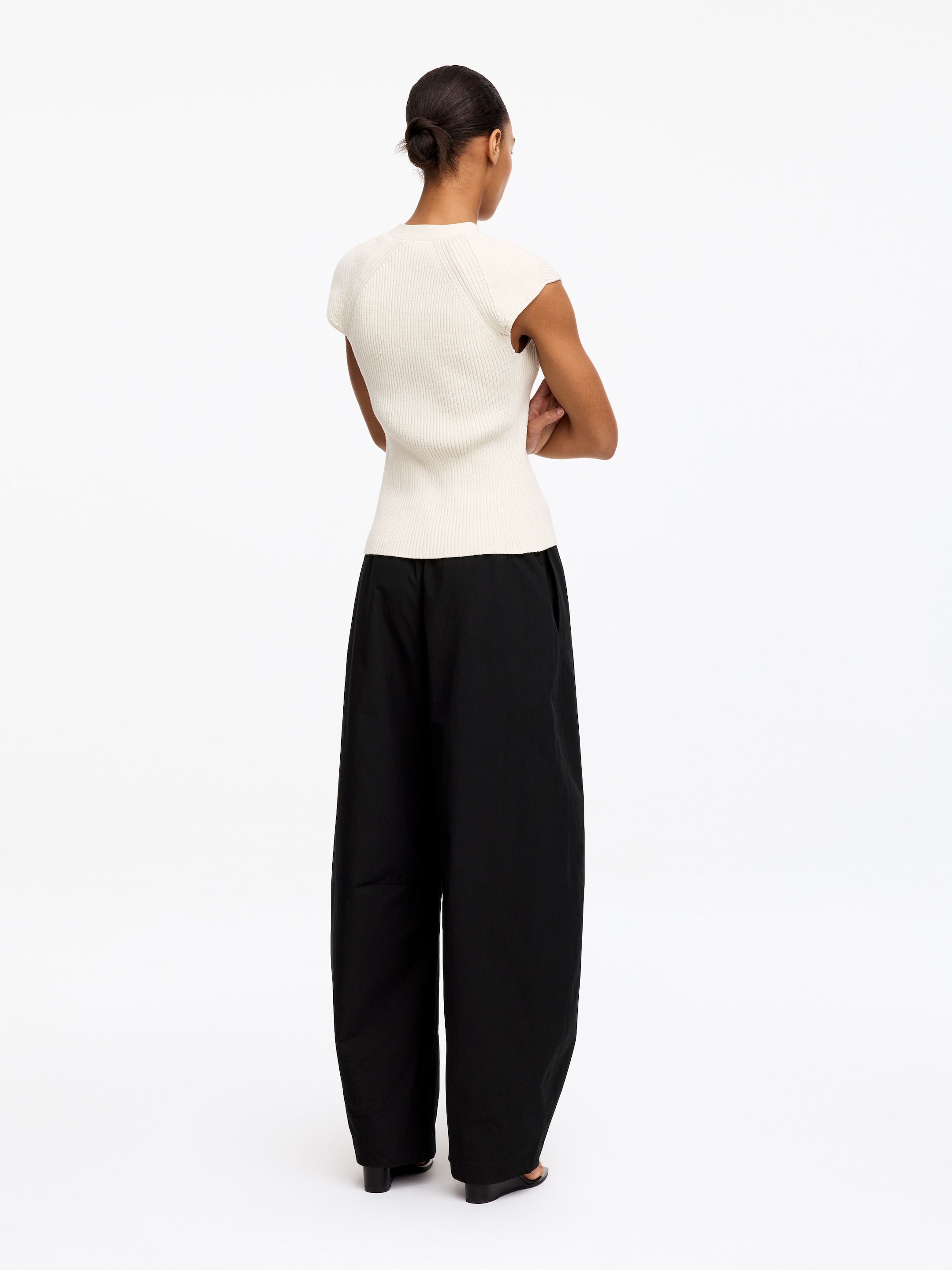 Pantalones de algodón con pernera de barril - Negro - Corte holgado - Women - StillMedia/Lookbook - 8