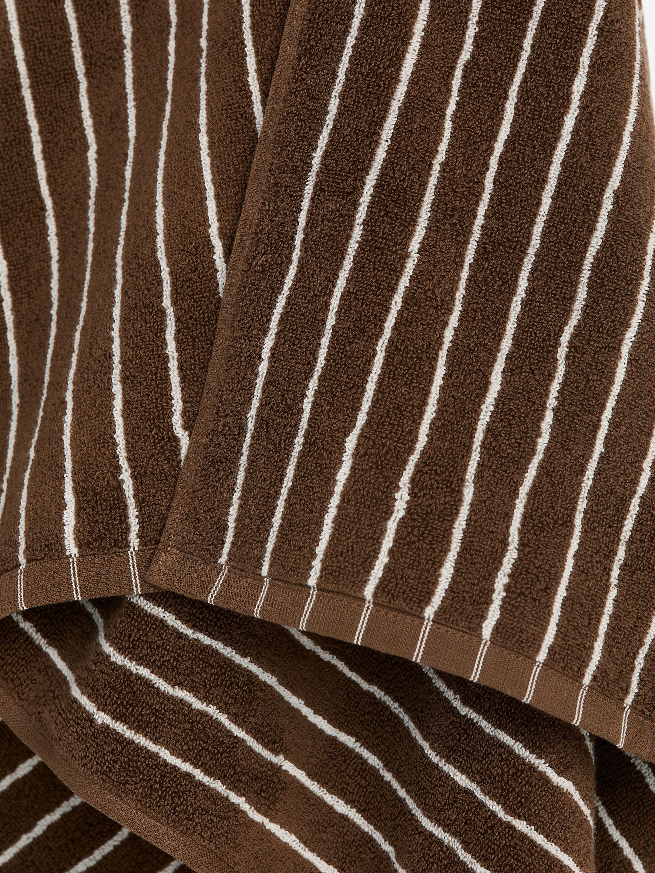 Badetuch 70 x 140 cm - Braun/Weiß - Homeware - StillMedia/DescriptiveDetail - 1