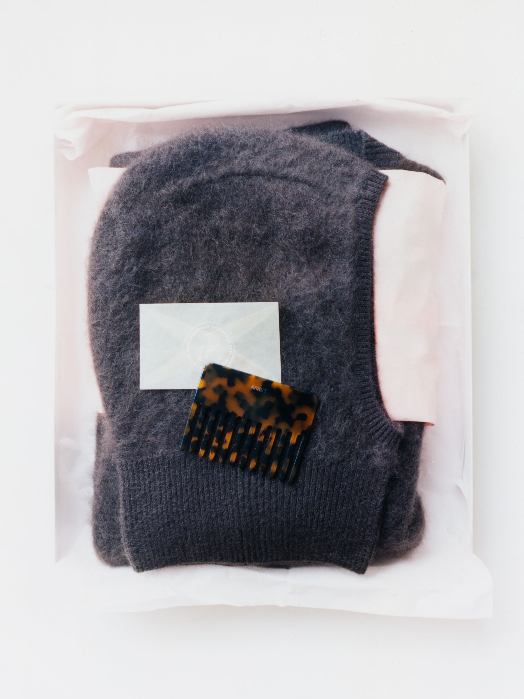 Hair Comb - Brown - Women - StillMedia/Environmental - 1