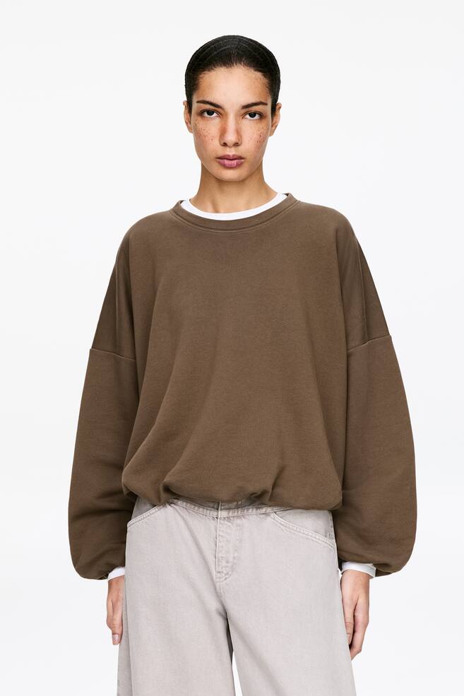 Sweatshirt mit Ballonschnitt - Braun/Cremeweiß/Schwarz - 2