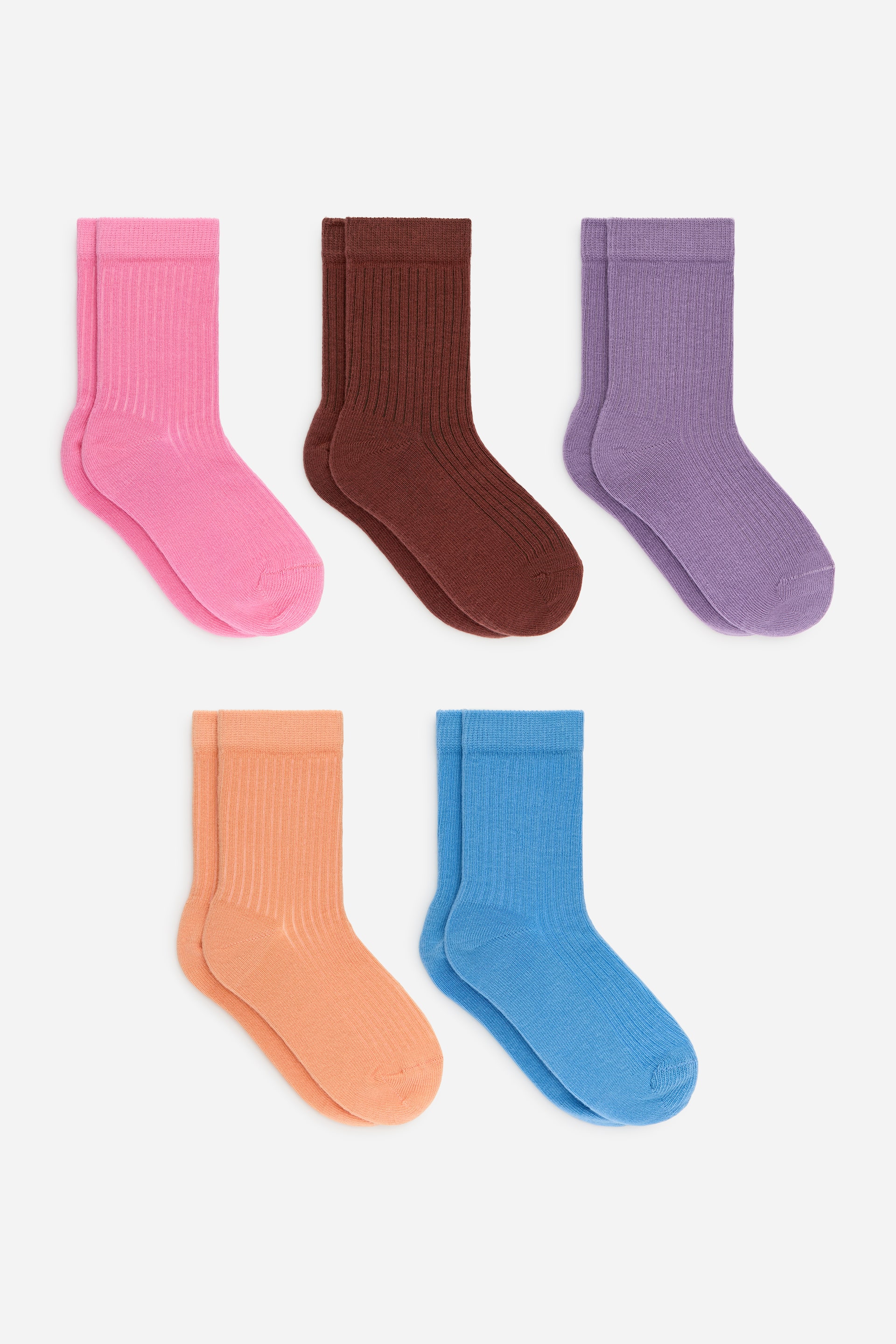 Ingrandisci l'immagine: Cinque paia di calze a coste, di lunghezza media, in misto cotone sono disposte in piano, tutte rivolte verso il FRONTE. Sono presentate in colori solidi distinti: rosa, marrone, viola, arancione e blu.