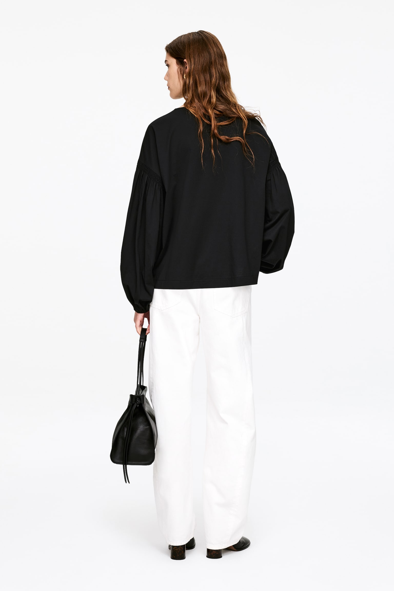 Blus i bomull, med ballongärmar. - Svart/Ljus mullvad - 3