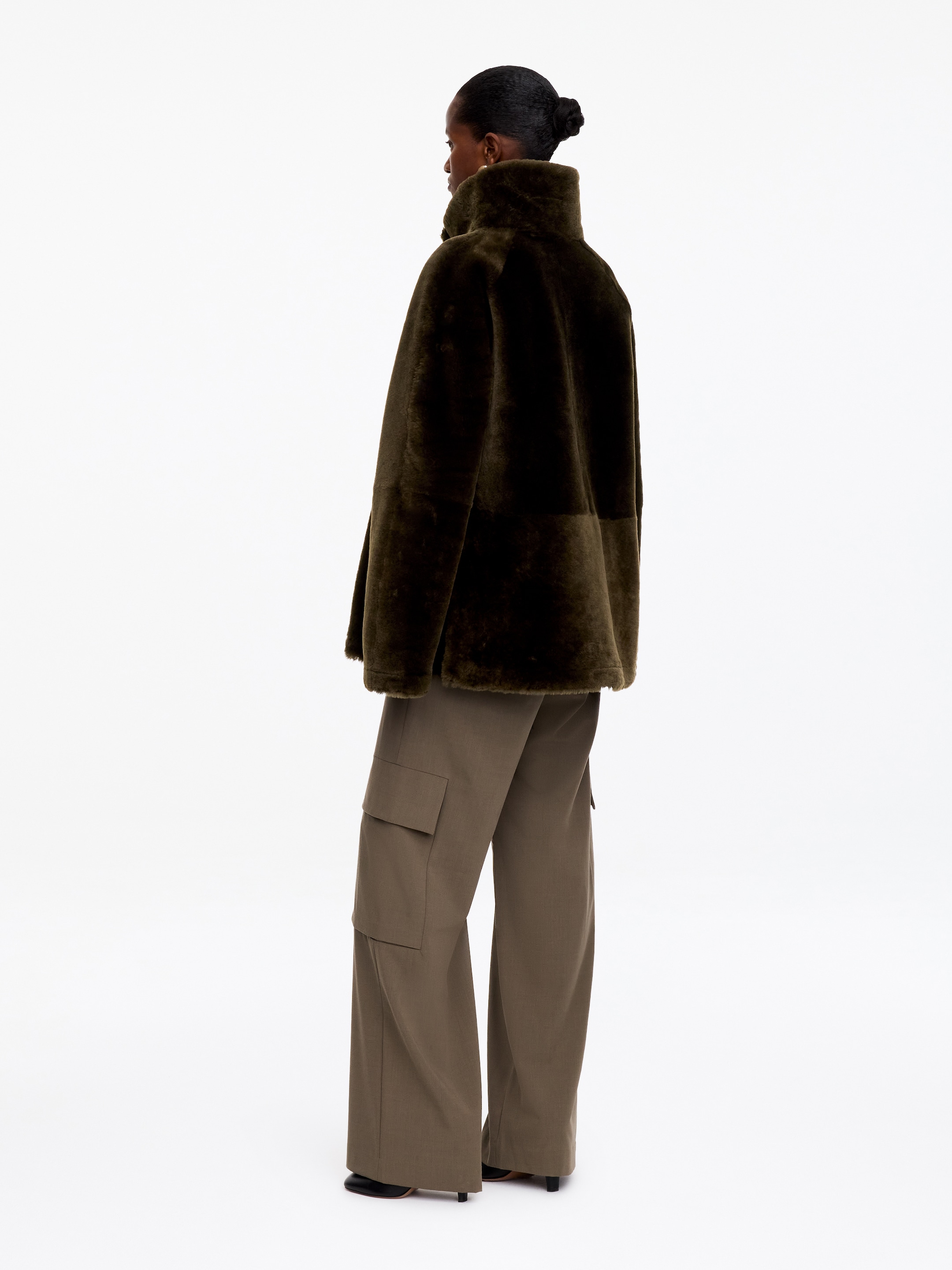 Cappotto in shearling dalla vestibilità rilassata - Verde scuro - Relaxed fit - women - StillMedia/Lookbook - 3