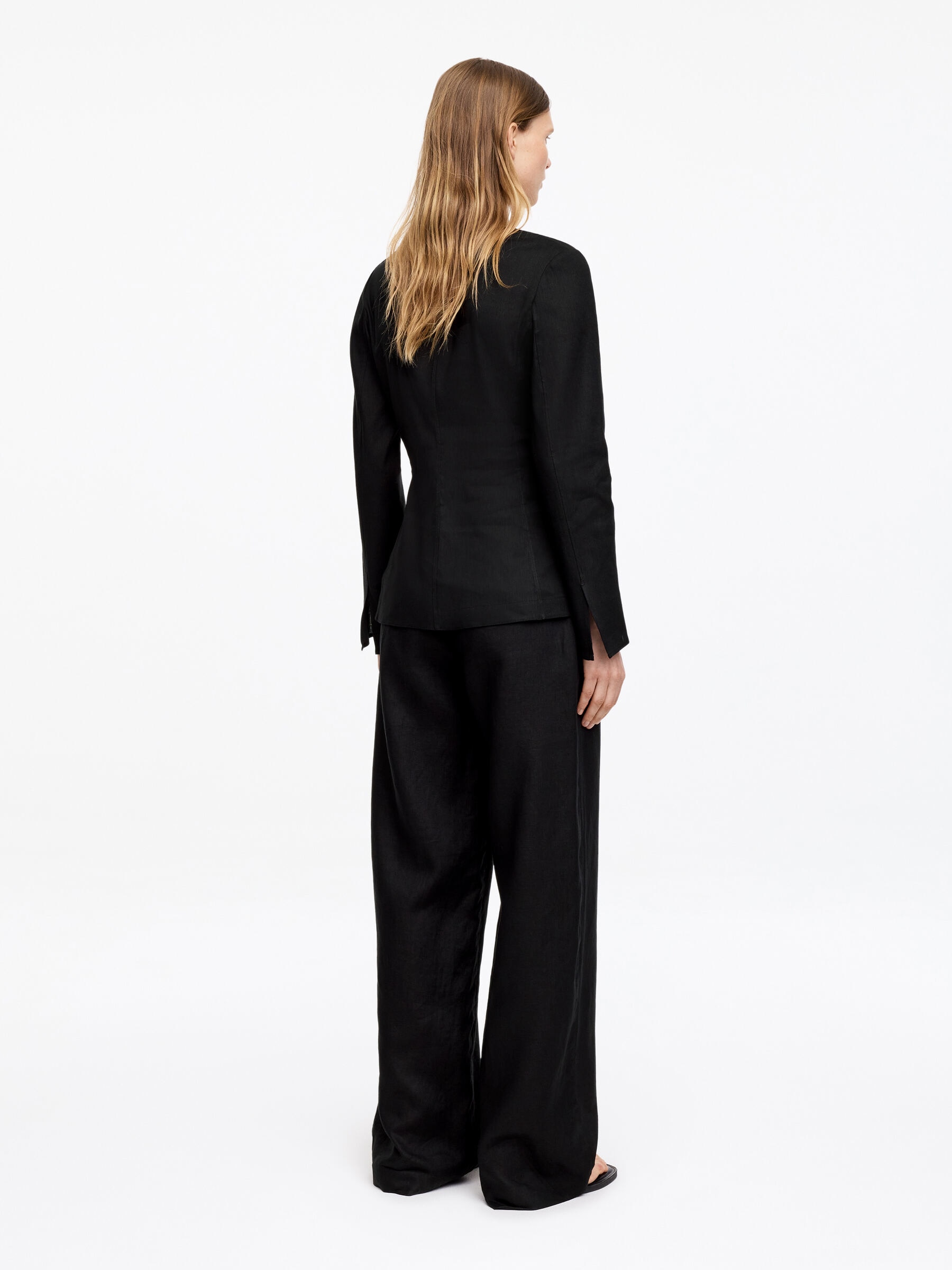 Blusa cruzada en mezcla de lino - Negro - Corte estándar - Women - StillMedia/Lookbook - 5