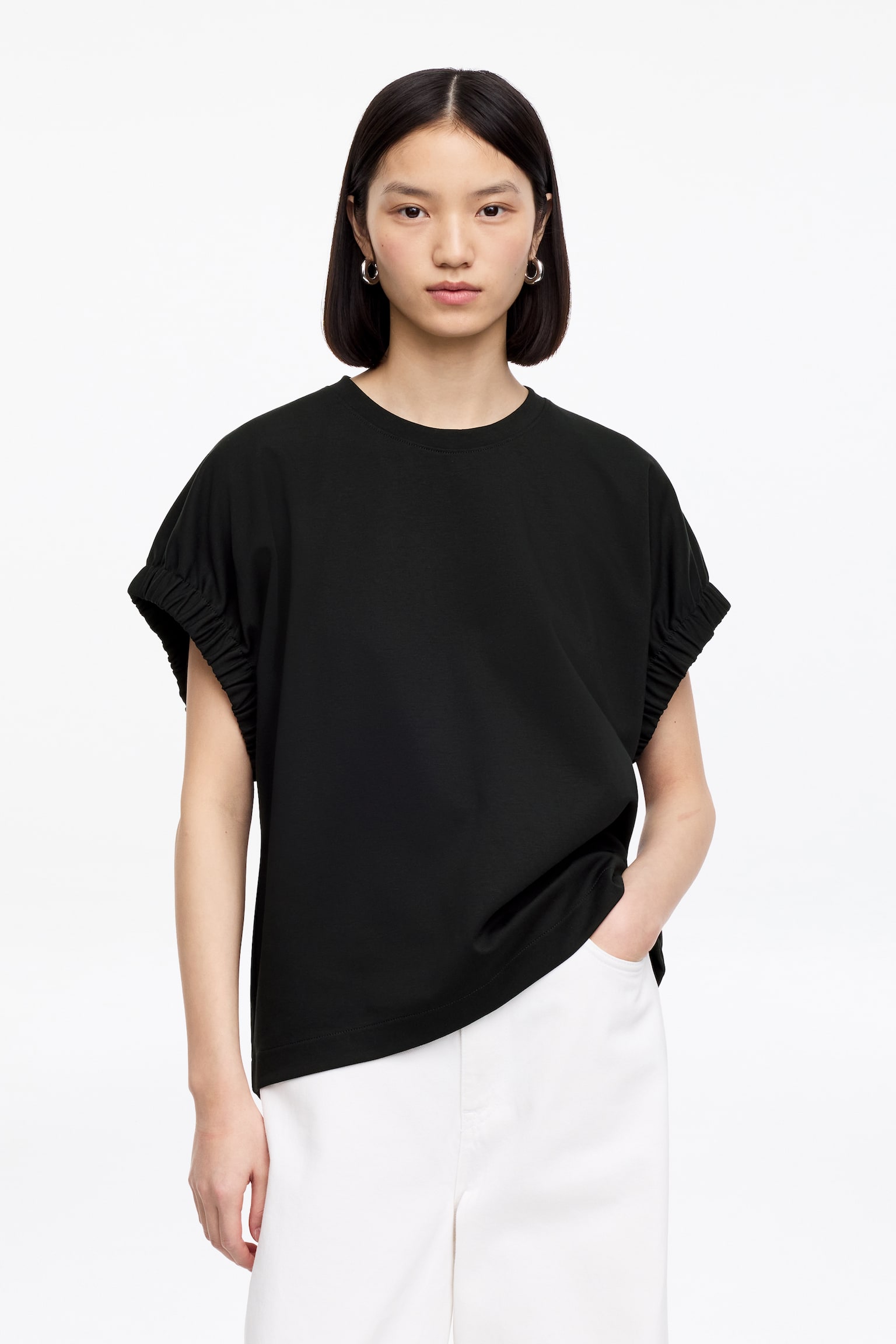 T-shirt med veckad ärm - Svart/Beige - 1