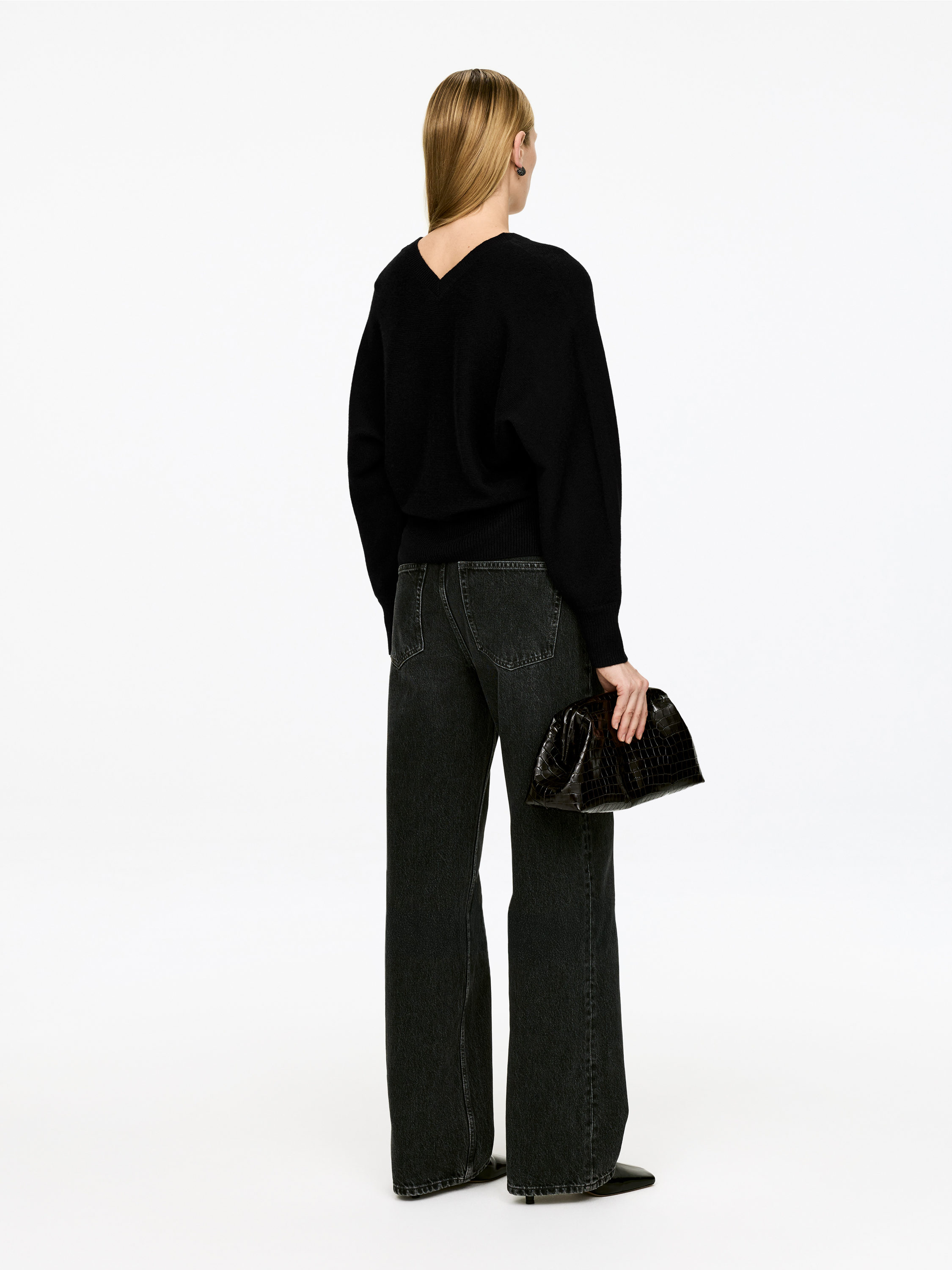 Pure Cashmere V-Neck Jumper - Black - Regular fit - Women - StillMedia/Lookbook - 3