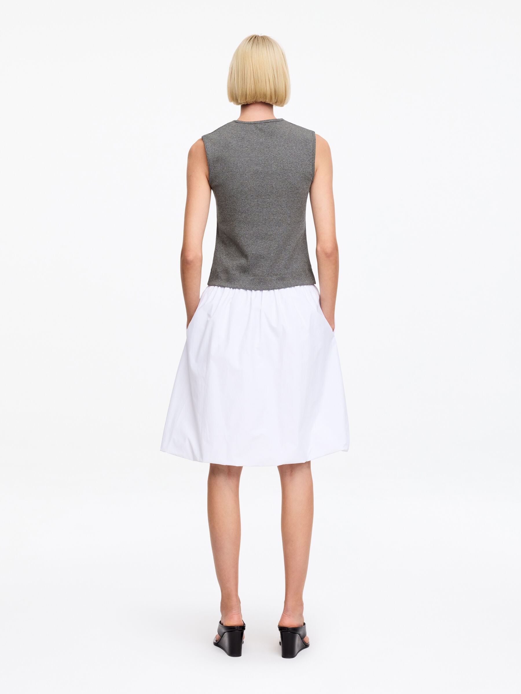 Koszulka bez rękawów w prążki - Szary - Wąski fason - Women - StillMedia/Lookbook - 7