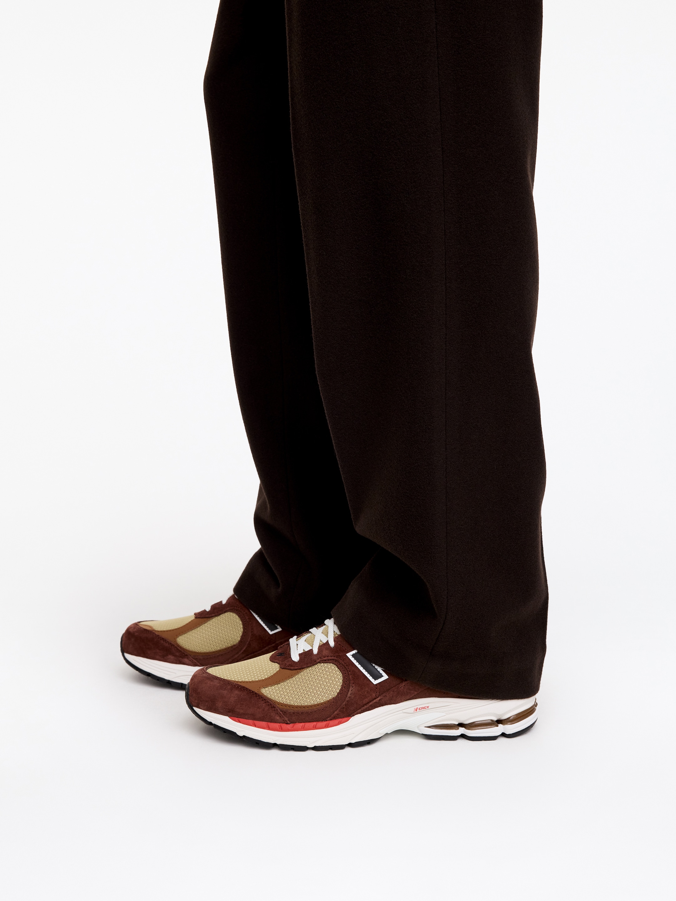 New Balance 2002R Trainers-Brown-20013