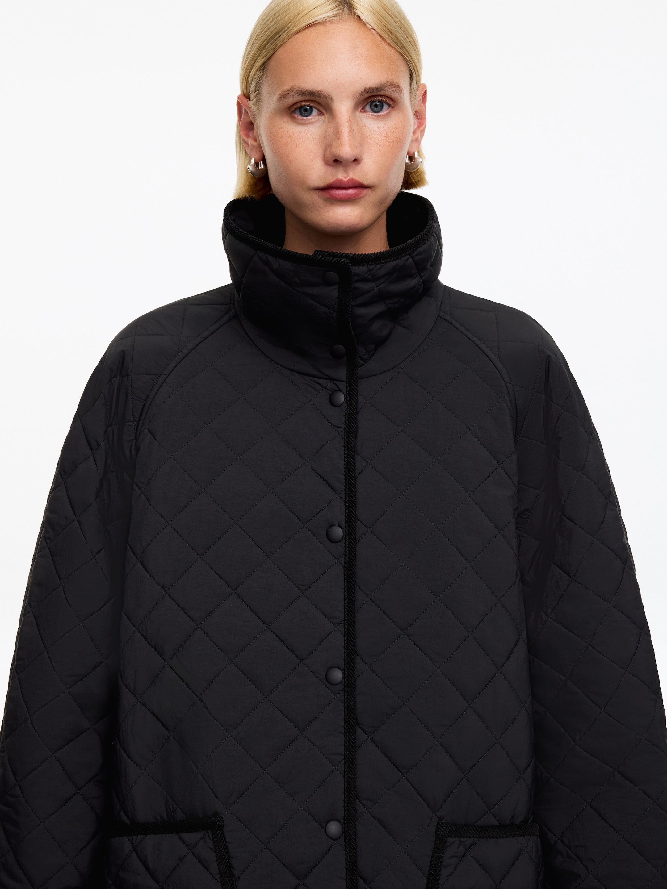 Lockere Steppjacke - Schwarz - Oversize - Damen - StillMedia/Lookbook - 4