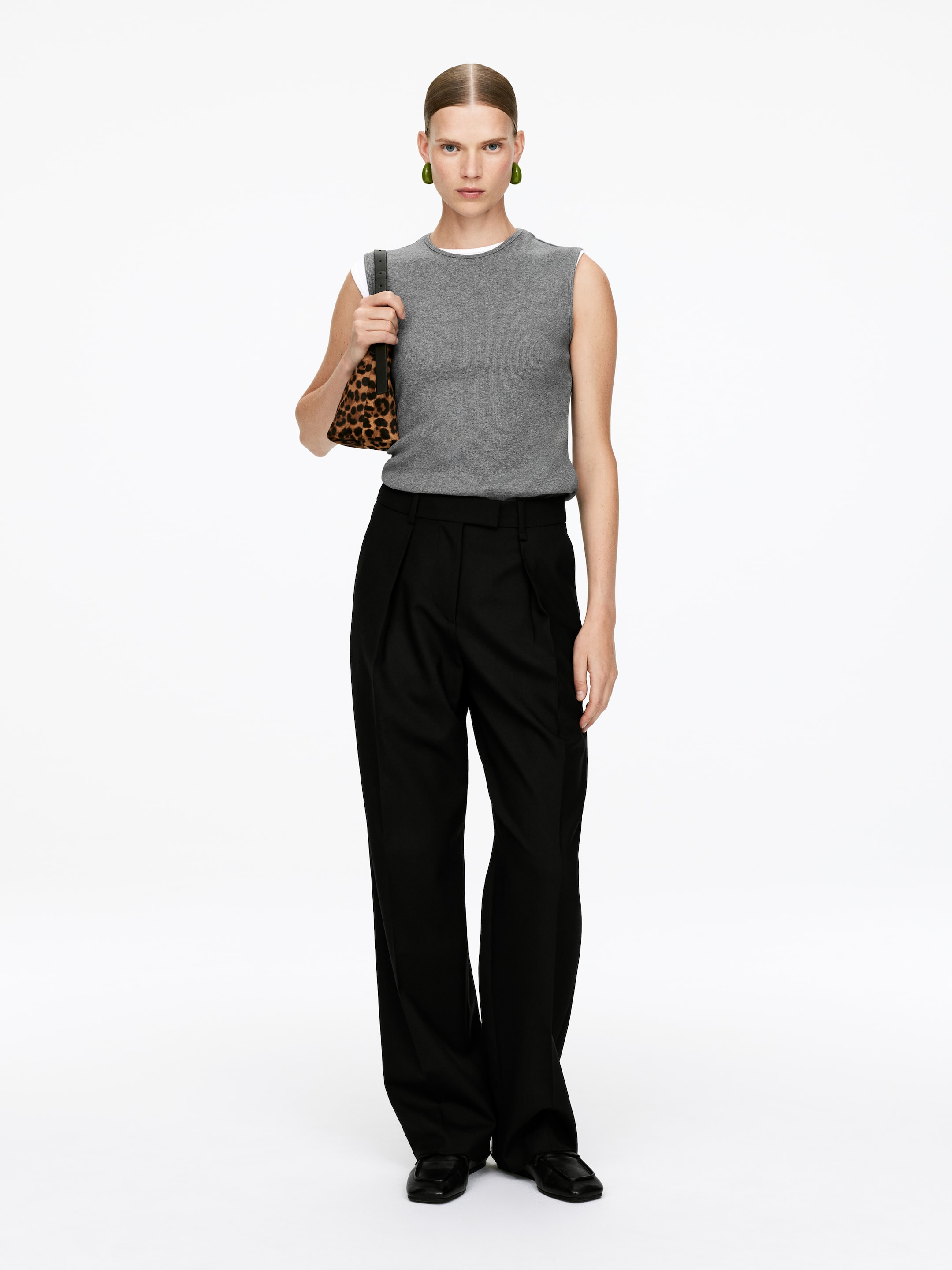 Visa större bild: Skräddad byxa med hög midja - Svart - DAM | H&M SE 1