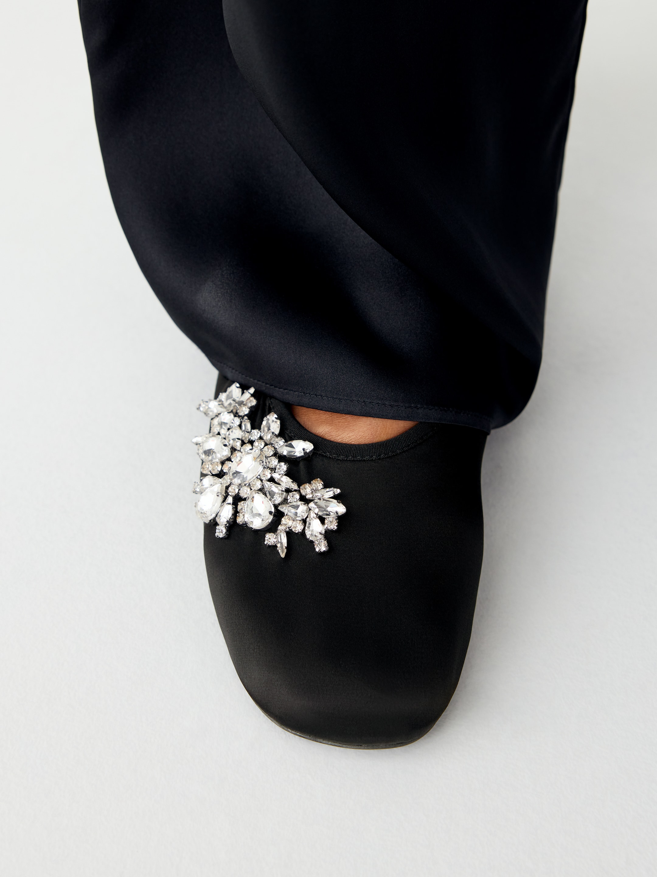 Glass-Beaded Satin Ballet Flats - Black - women - StillMedia/Lookbook - 5