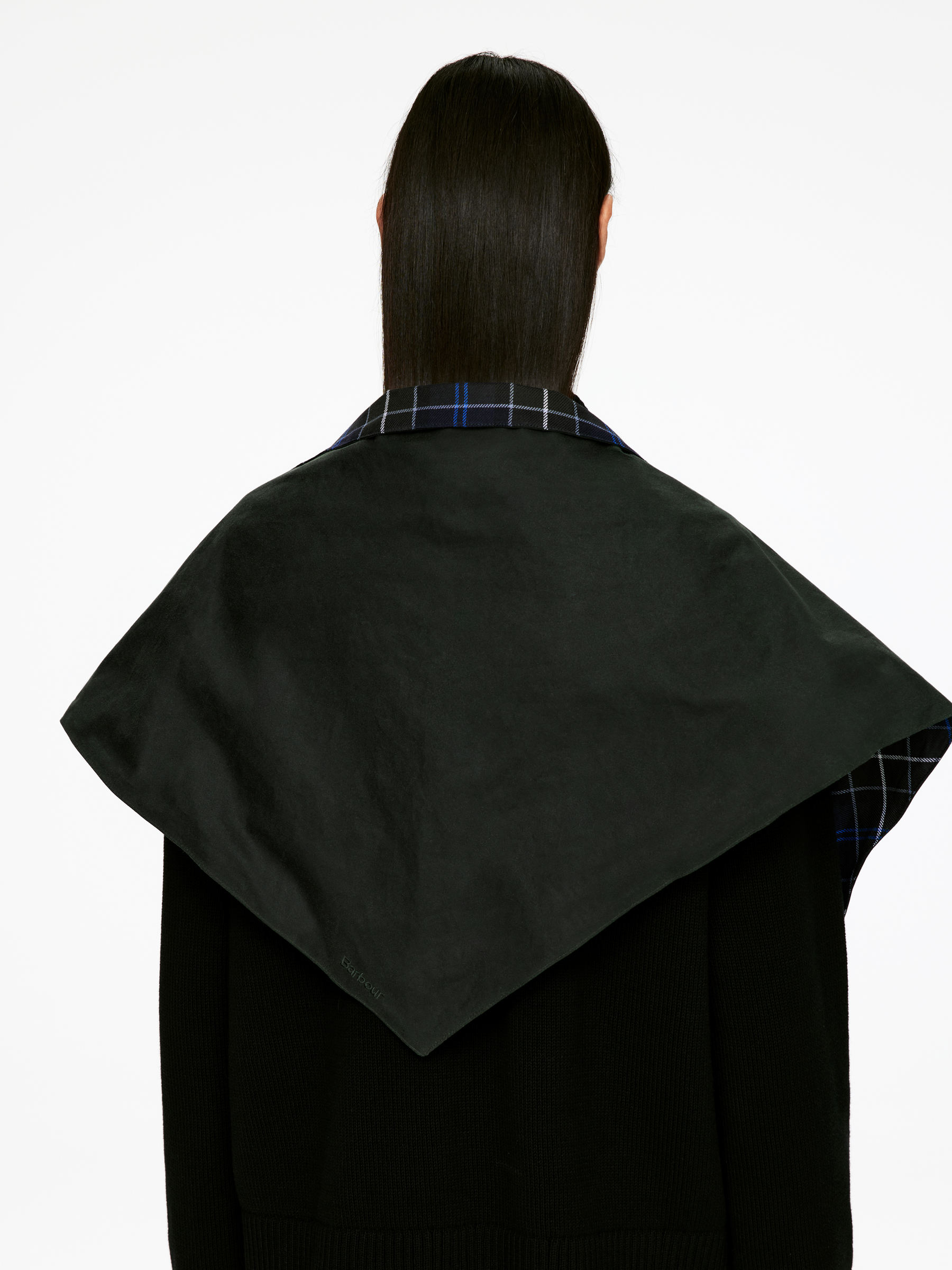 ARKET and Barbour Waxed Cotton Scarf - Dark Green - Women - StillMedia/Lookbook - 4