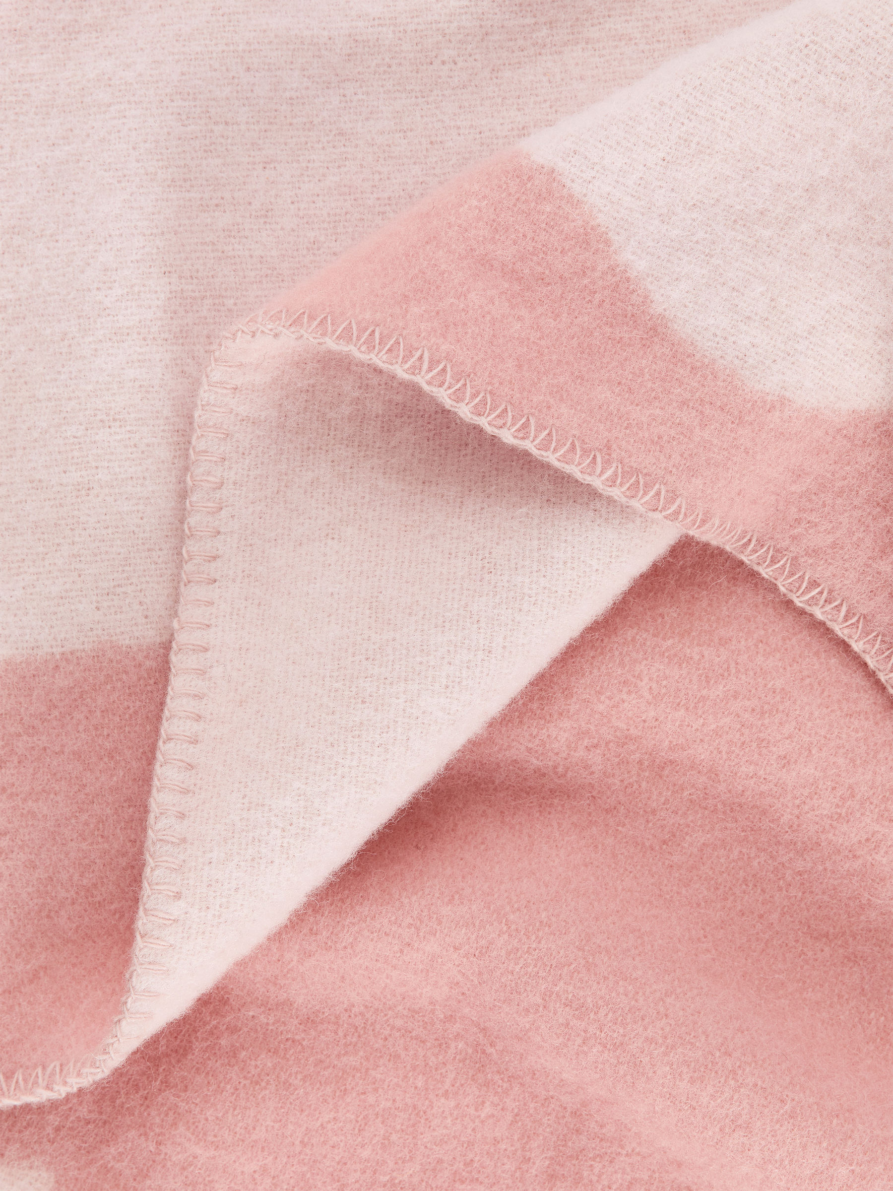 Klippan Wool Blanket - Pink - Homeware - StillMedia/DescriptiveDetail - 2