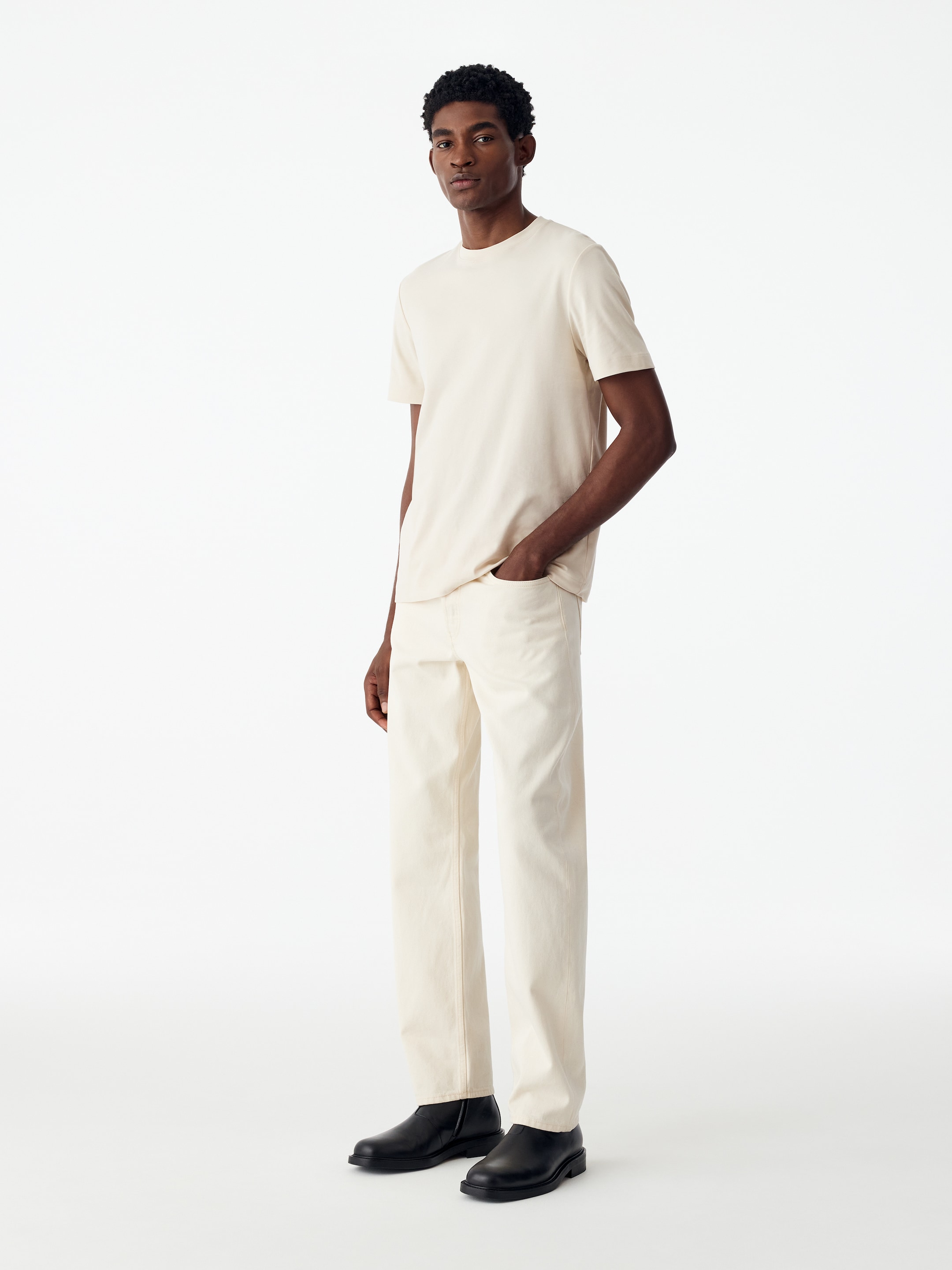 Regular Interlock T-shirt - Off White - Regular fit - men - StillMedia/Lookbook - 6