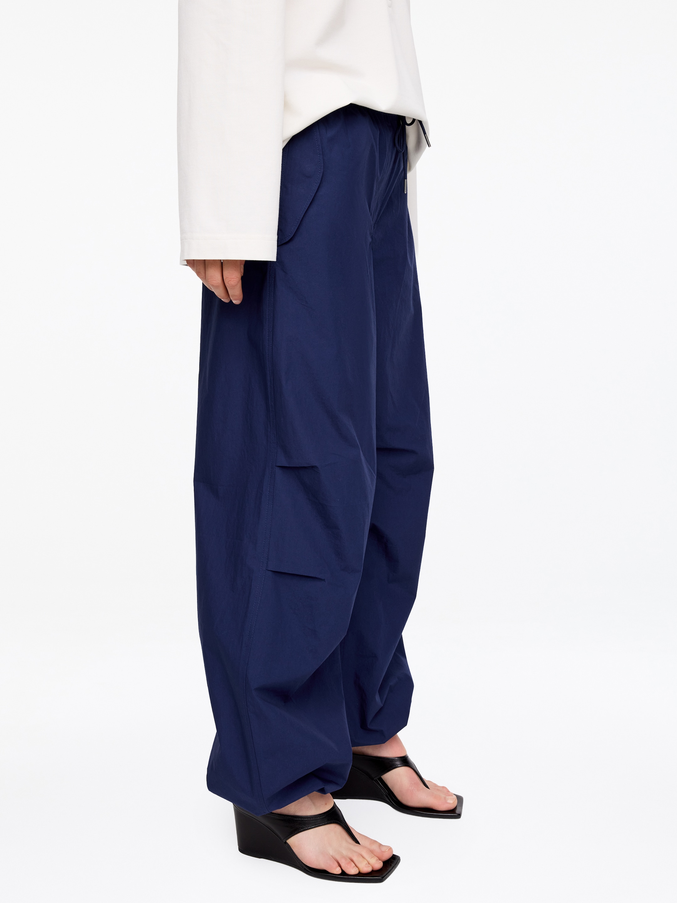 Cotton Pleat-Knee Trousers - Dark Blue - Relaxed fit - Women - StillMedia/Lookbook - 3