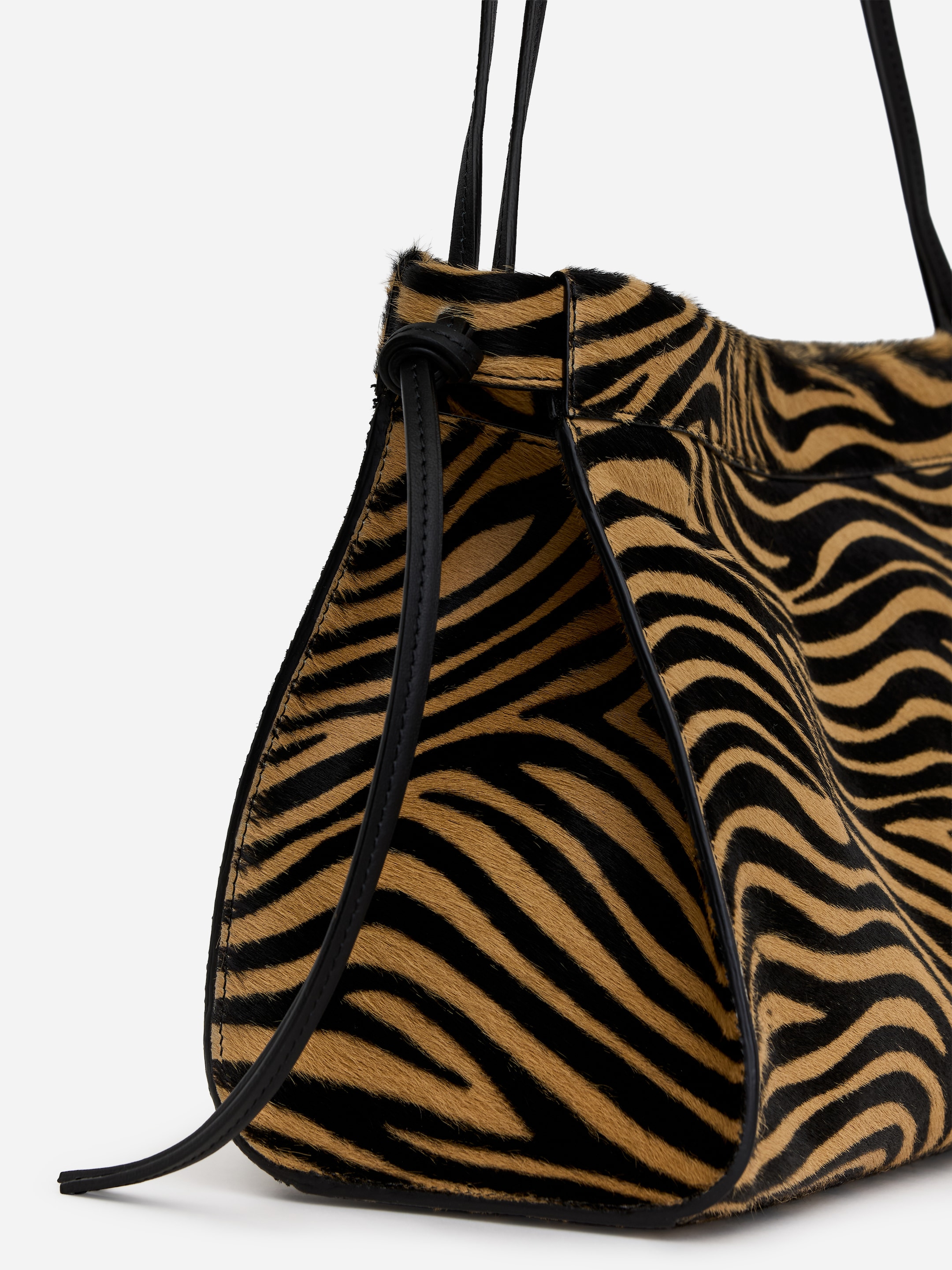 Bolso de hombro de piel con estampado de cebra - Negro/beige/efecto cebra - Women - StillMedia/DescriptiveStillLife - 2