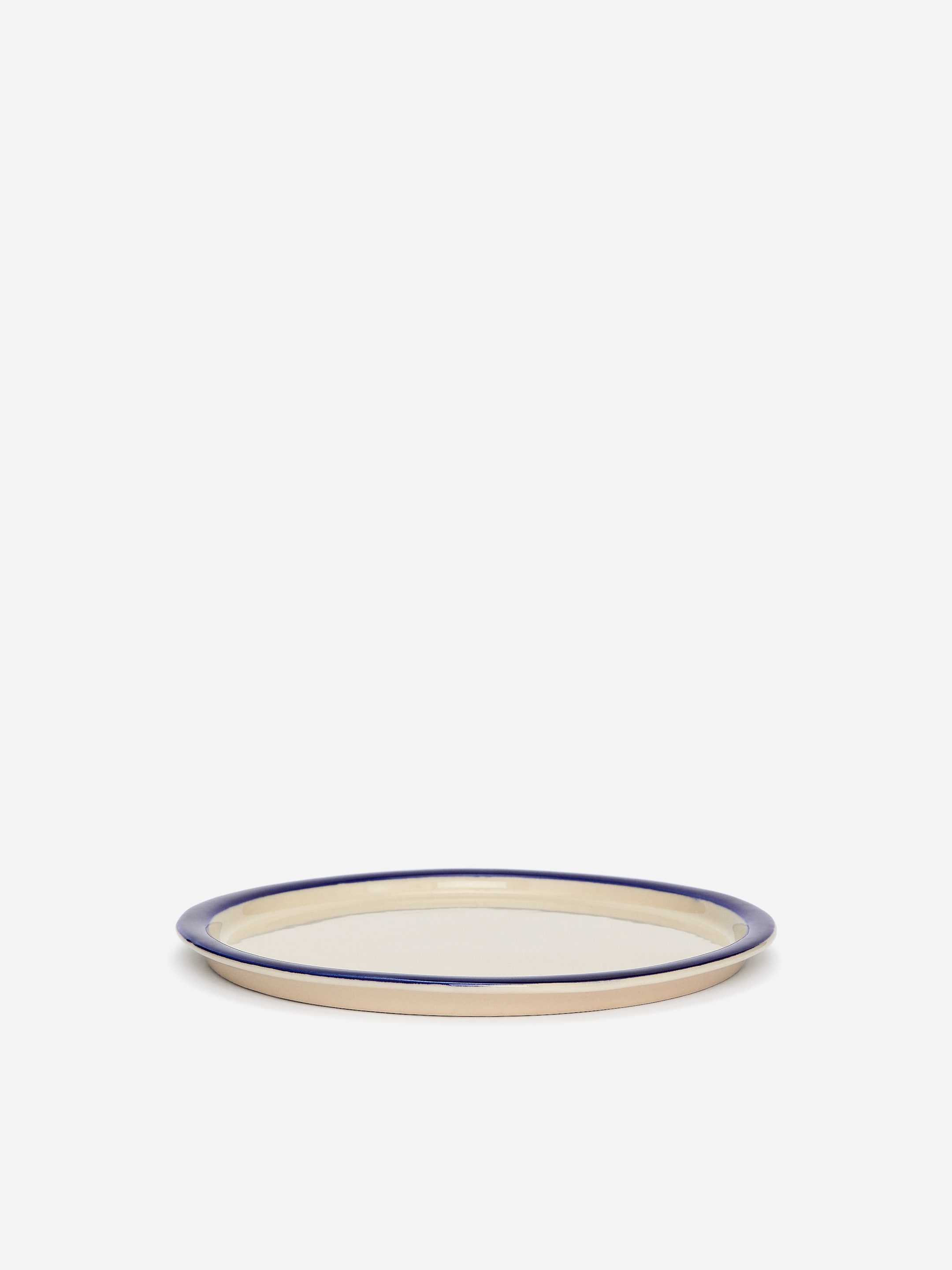 Tallrik i stengods 22 cm - Crèmevit/mörkblå - Homeware - StillMedia/DescriptiveStillLife - 3