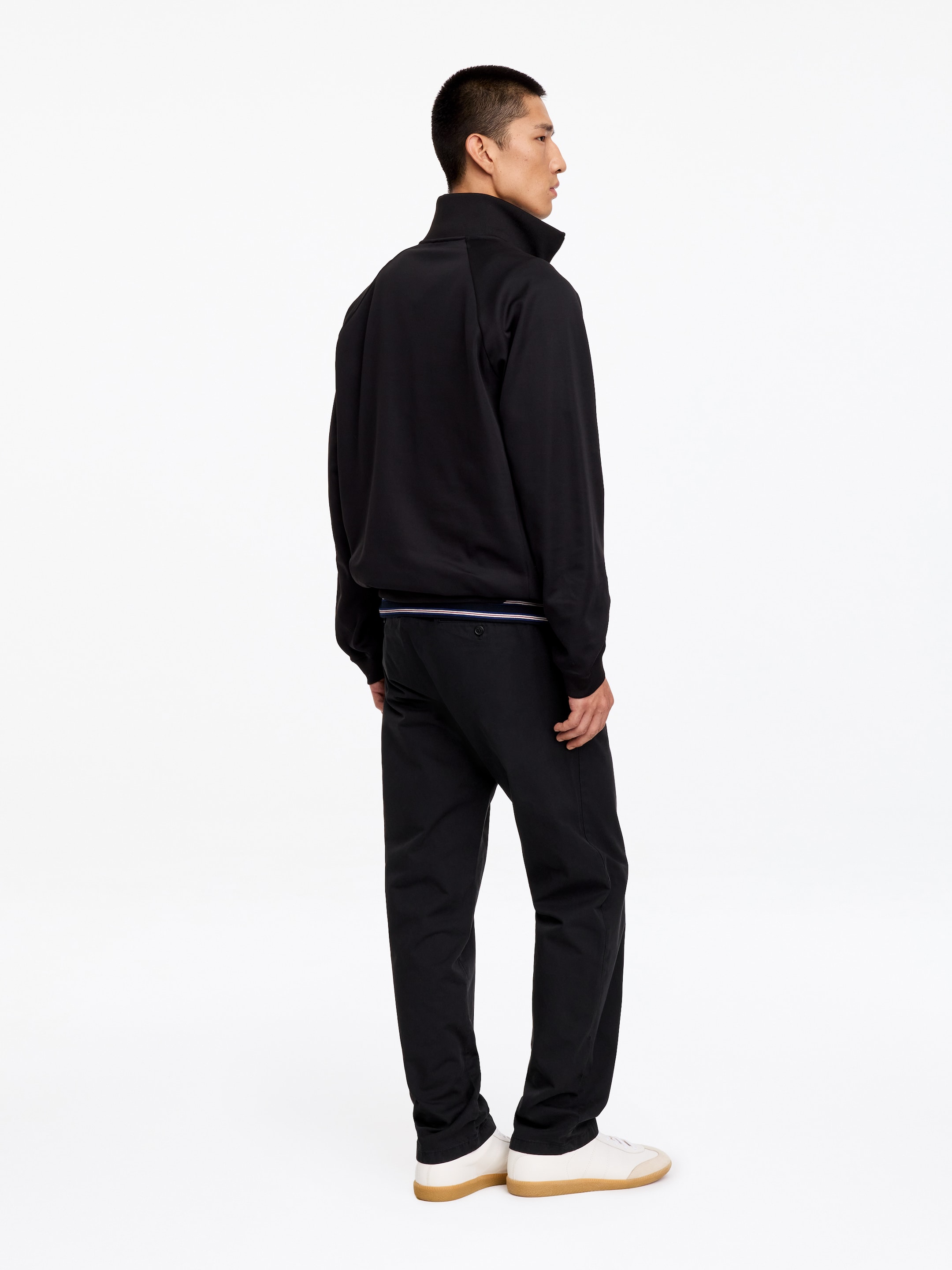 Proste bawełniane chinosy - Czarny - Fason normalny - men - StillMedia/Lookbook - 3