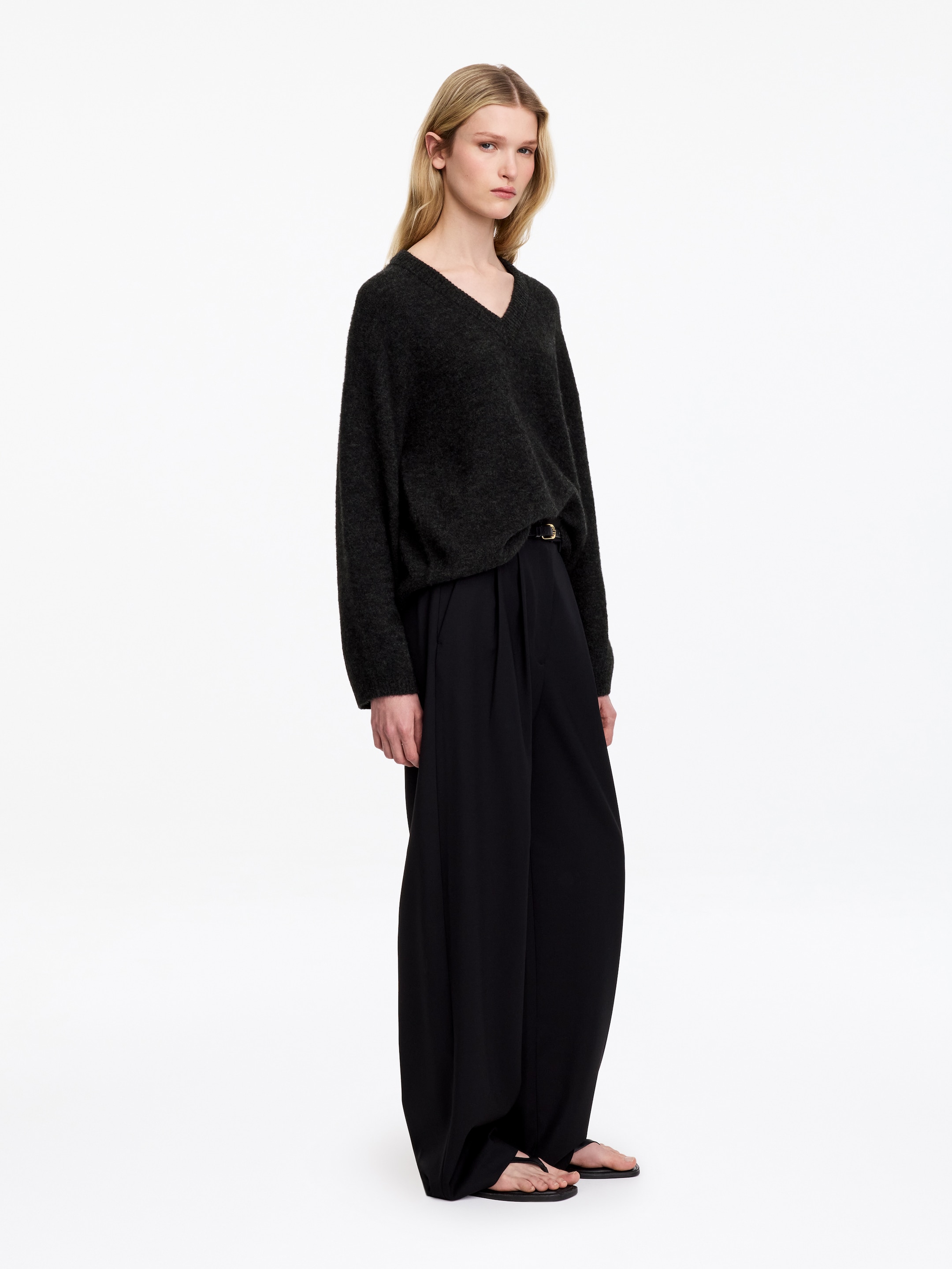 Alpaca-Wool Blend V-Neck Jumper - Dark Grey - Loose fit - women - StillMedia/Lookbook - 2