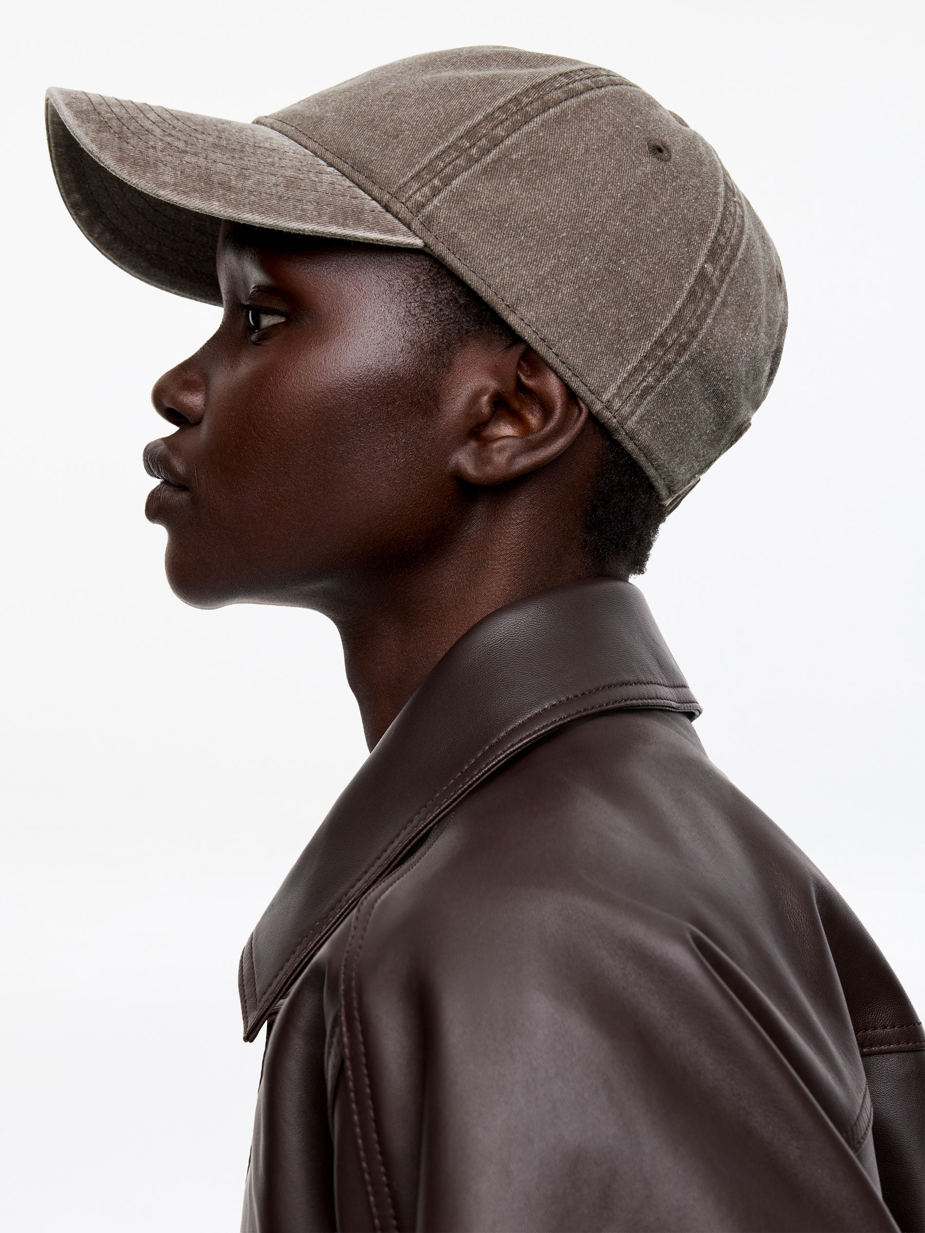 Cap aus gewaschener Baumwolle - Verwaschenes Braun - Damen - StillMedia/Lookbook - 3