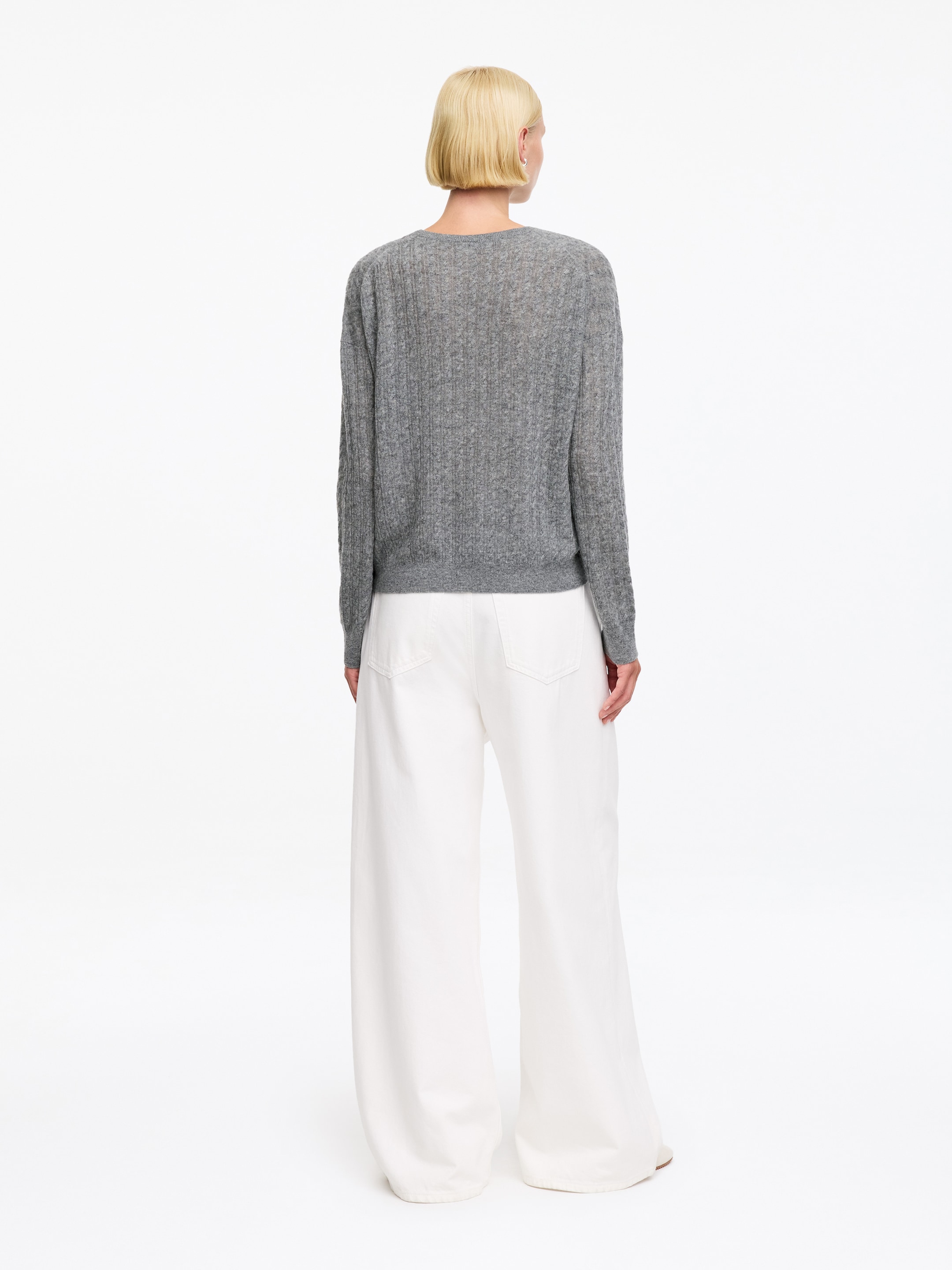 Pure Cashmere Cable-Knit Jumper - Grey - Regular fit - women - StillMedia/Lookbook - 4