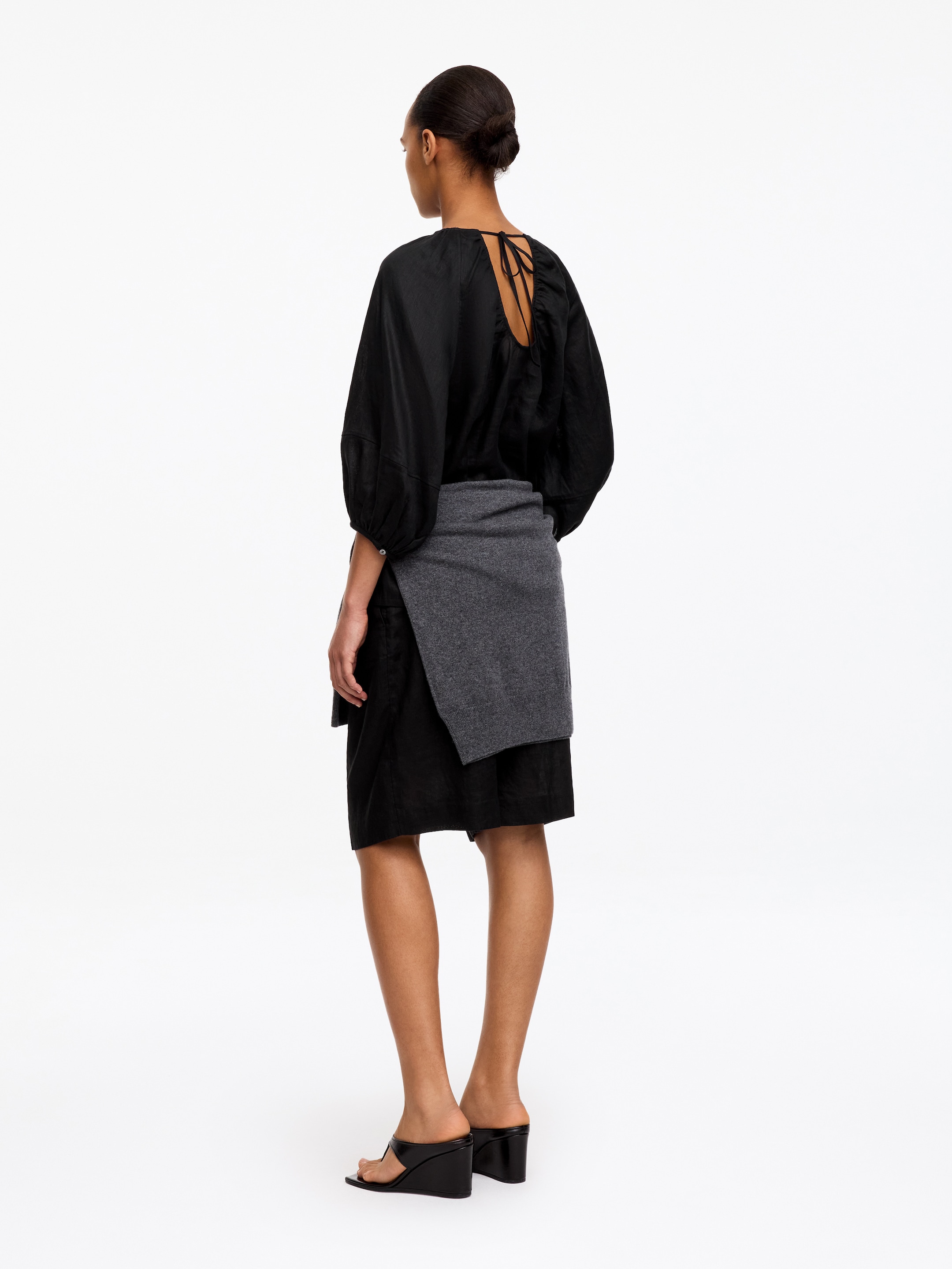 Draperad linneblus - Black - Loose fit - Women - StillMedia/Lookbook - 2