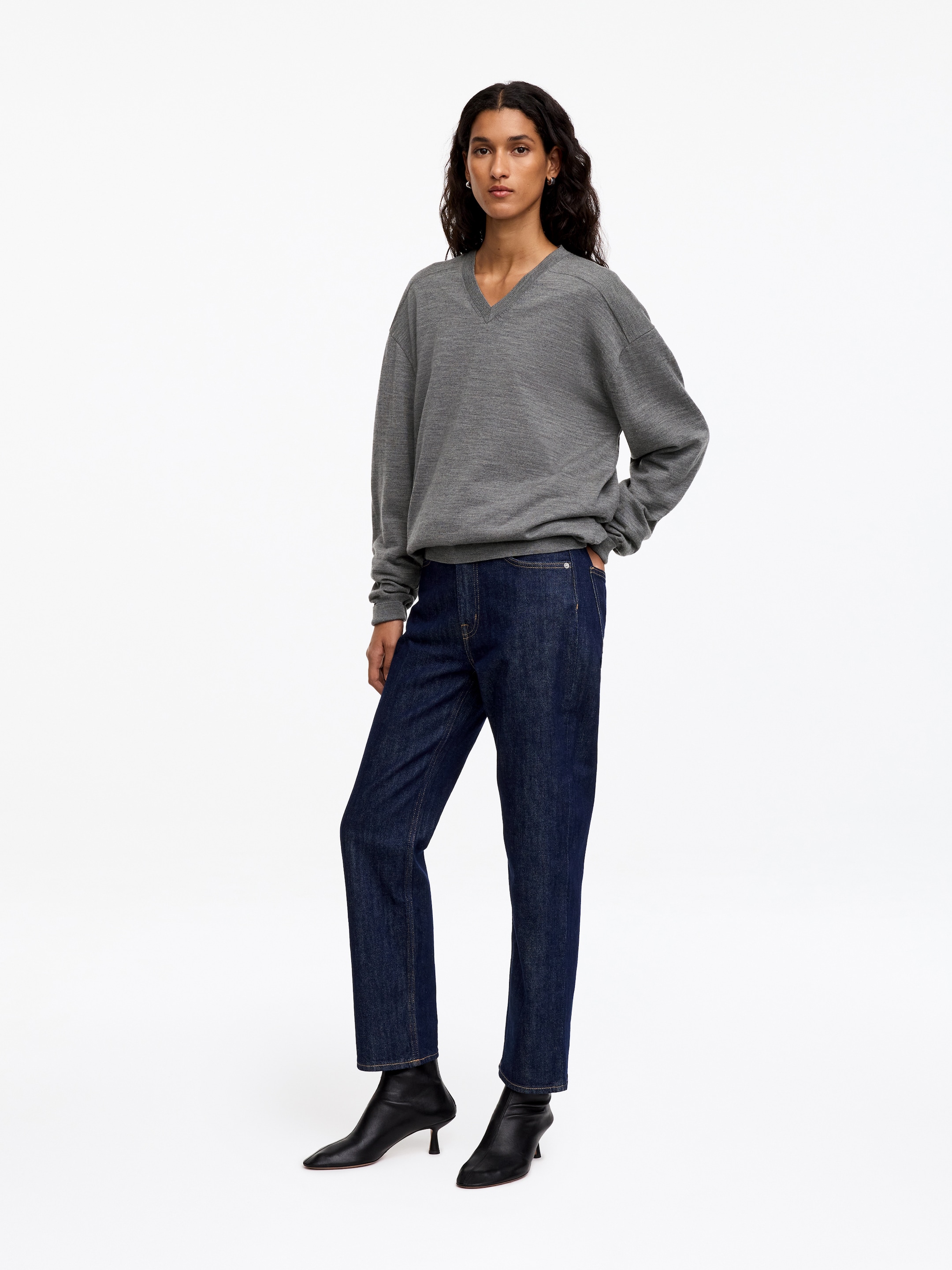 Pullover aus Merinowolle mit V-Ausschnitt - Graumeliert - Loose Fit - women - StillMedia/Lookbook - 3