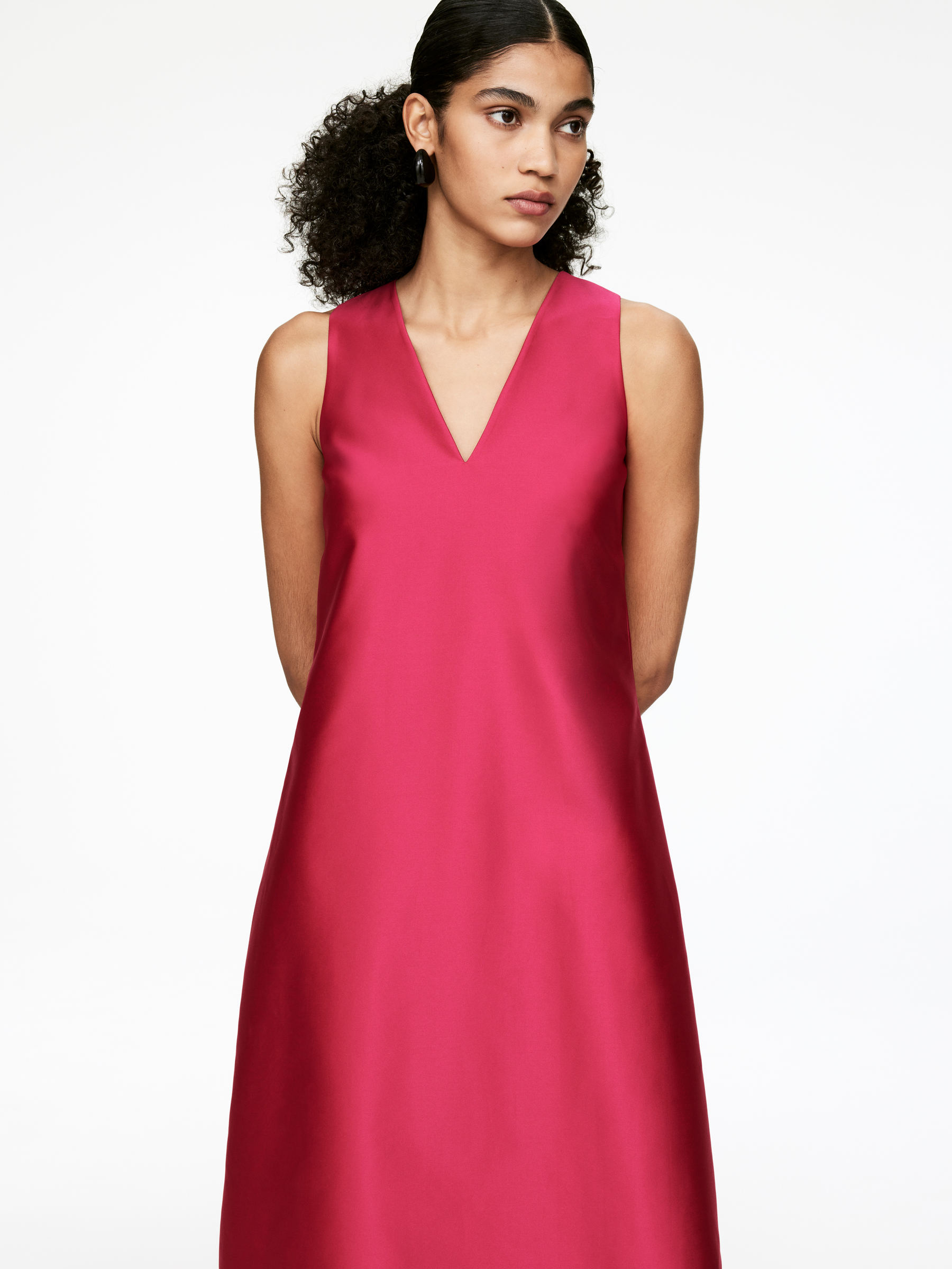 Sculptural V-Neck Dress - Raspberry Red - Regular fit - Women - StillMedia/Lookbook - 3