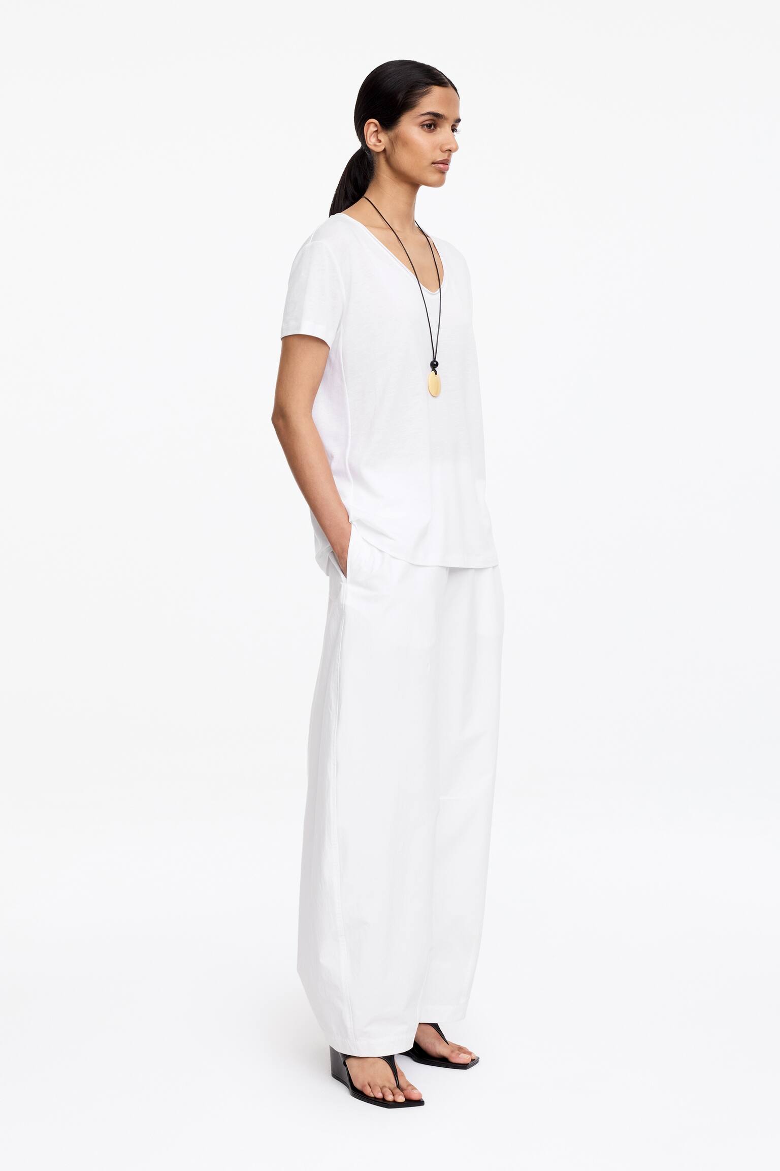 T-shirt med dyb halsudskæring - Hvid - 5