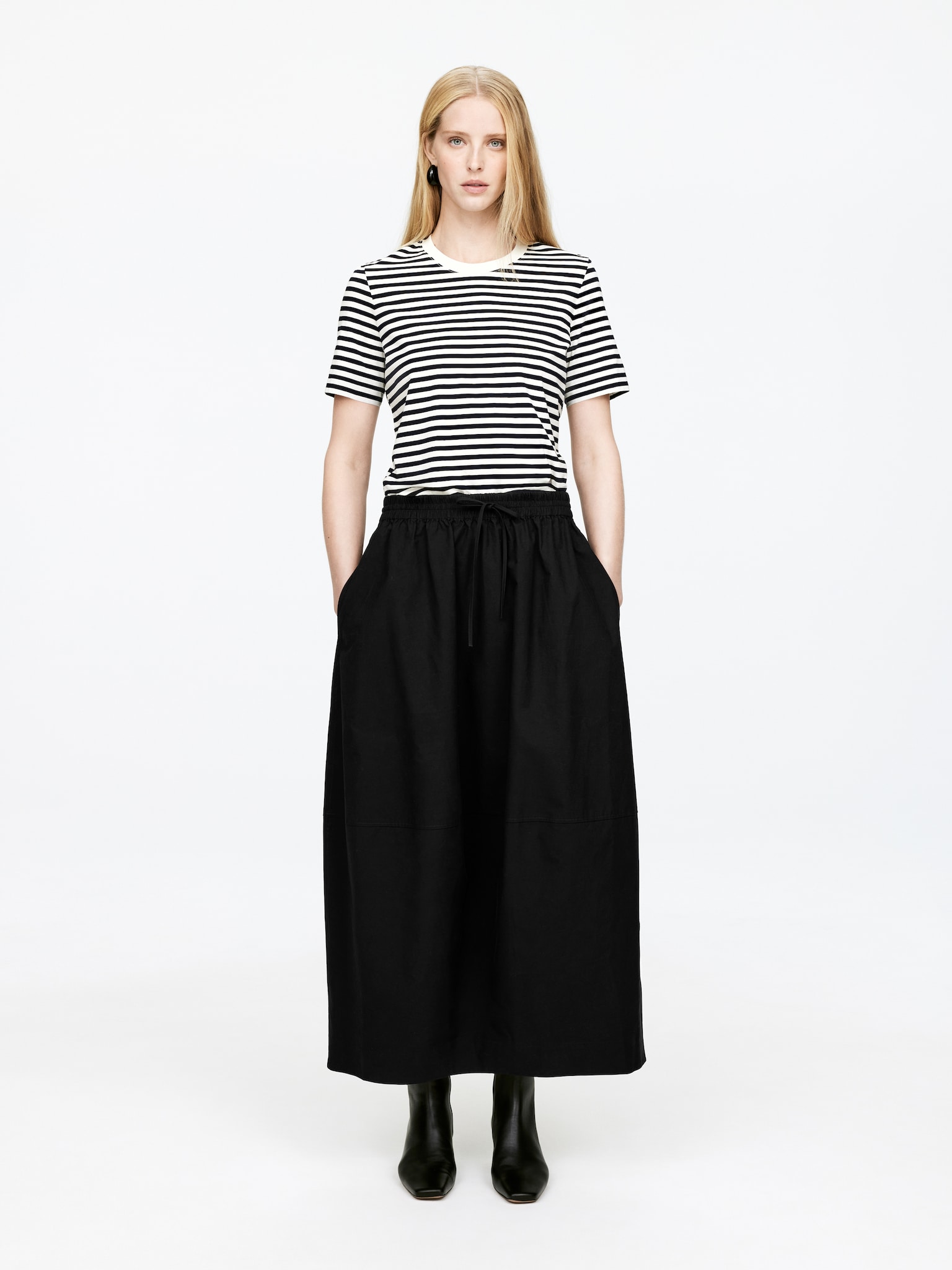 LILY Charakteristisches T-Shirt - Weiß/Dunkelblau/Weinrot/Rot/Weiß/Braun/Cremeweiß/Schwarz/Weiß/Graumeliert/Dunkelblau - 5