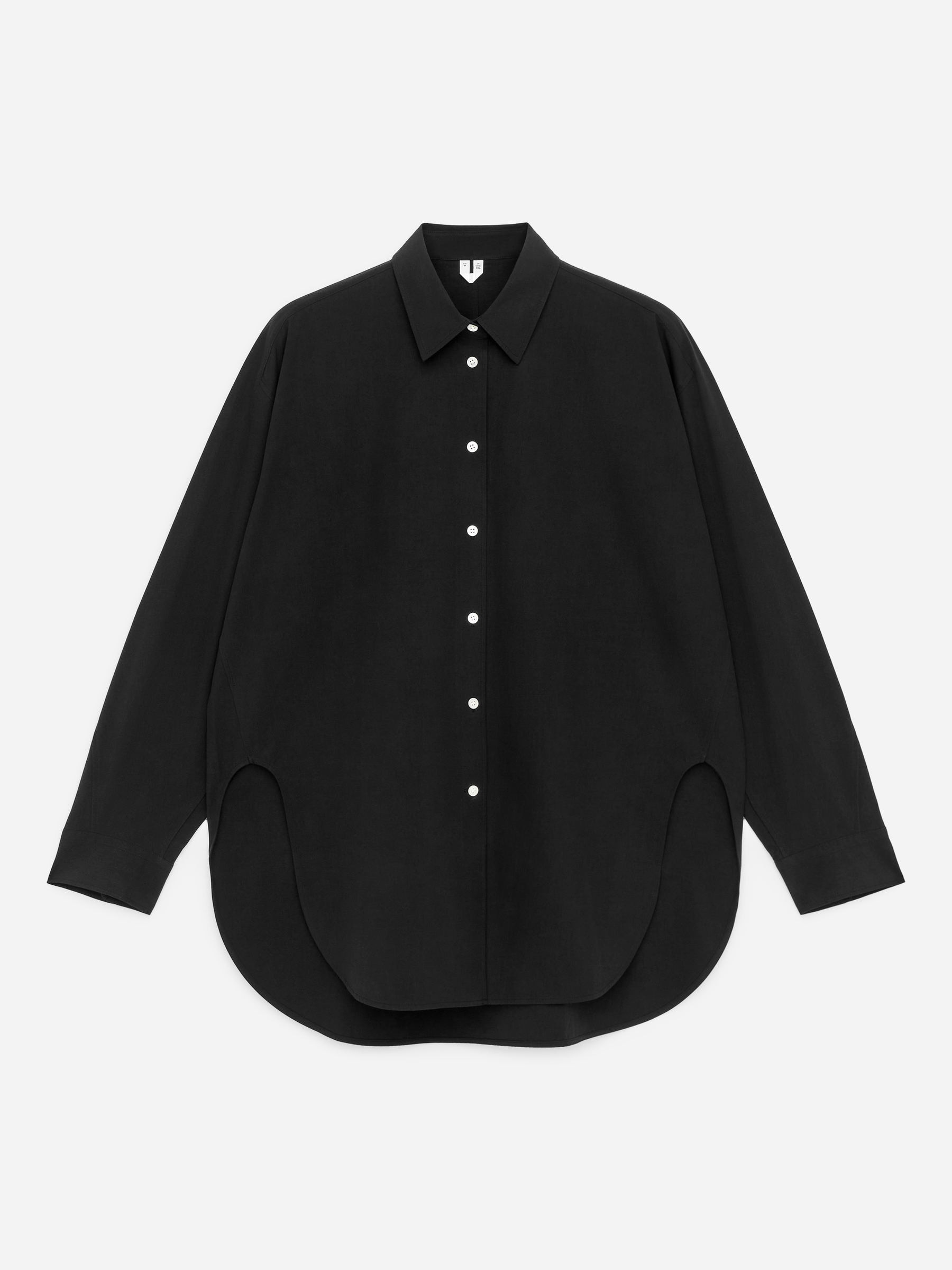 Curved Slit Shirt - Black - Loose fit - Women - StillMedia/DescriptiveStillLife - 1