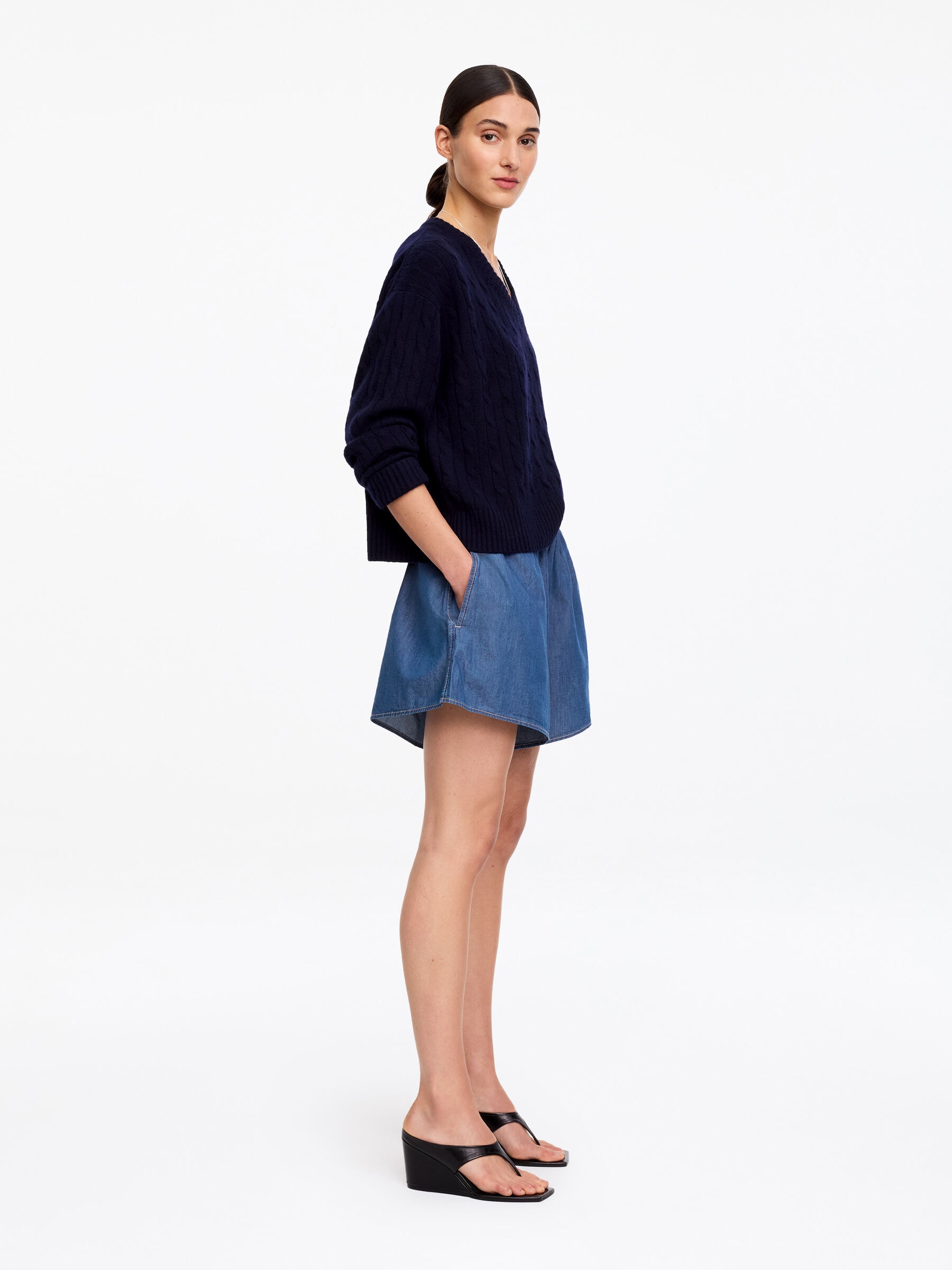 Denim Pull-On Shorts - Blue - Regular fit - Women - StillMedia/Lookbook - 5