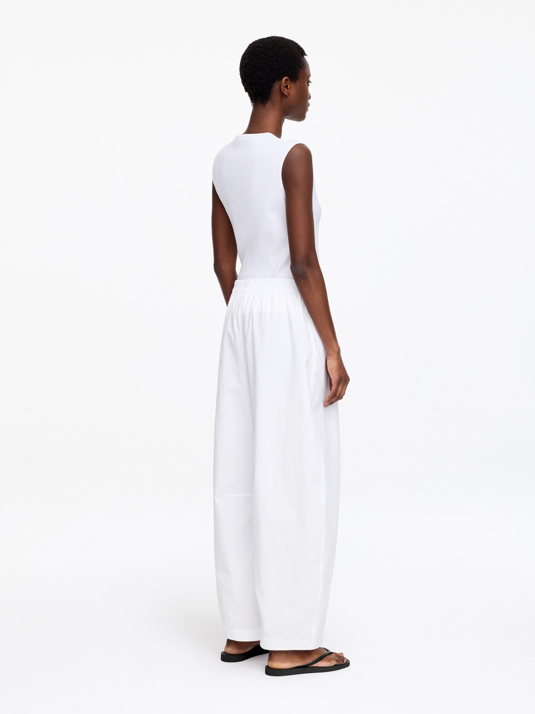 Pantalones de algodón con pernera de barril - Blanco - Corte holgado - Women - StillMedia/Lookbook - 4