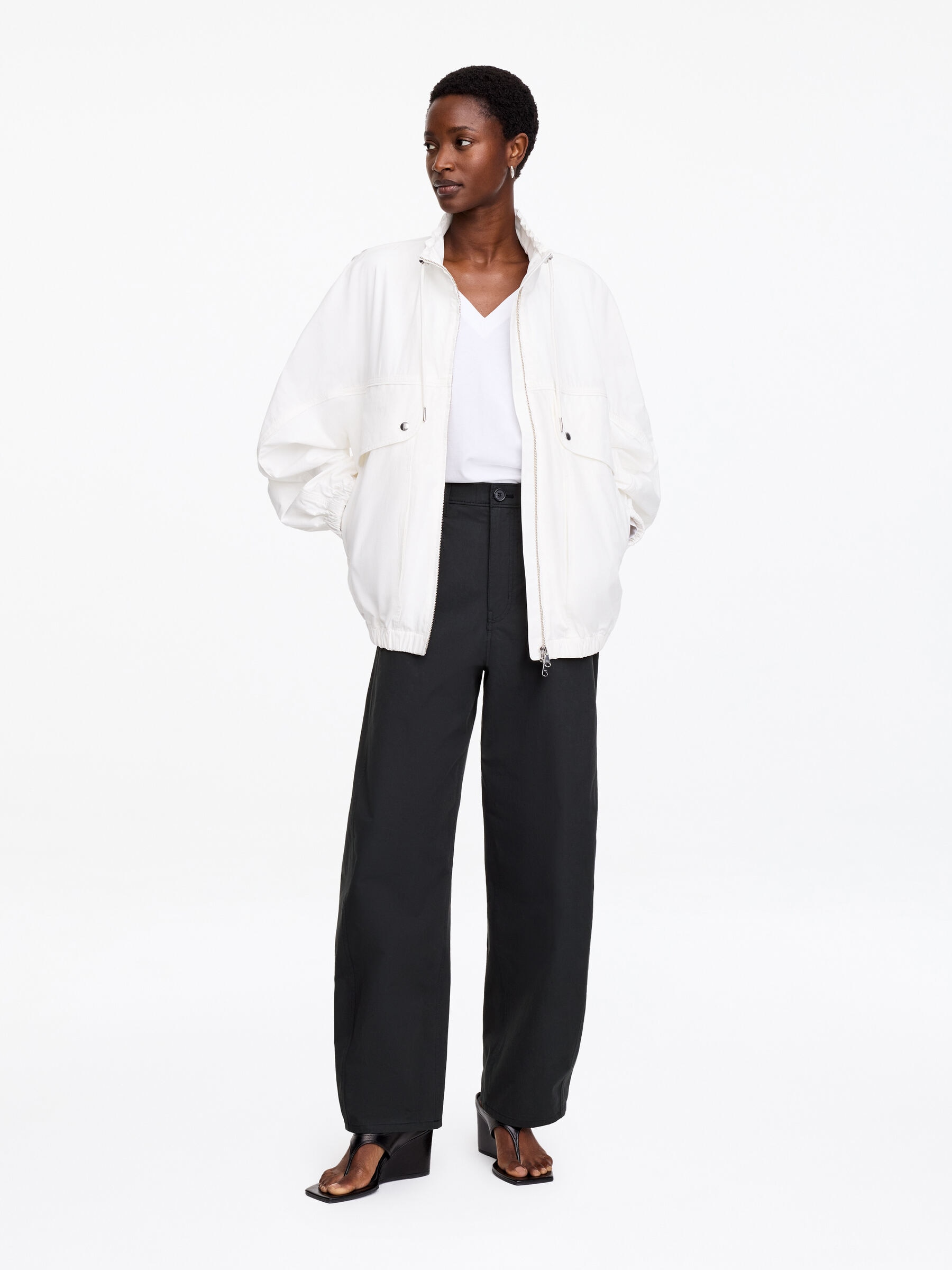 Barrel-Leg Trousers - Black - Loose fit - Women - StillMedia/Lookbook - 3