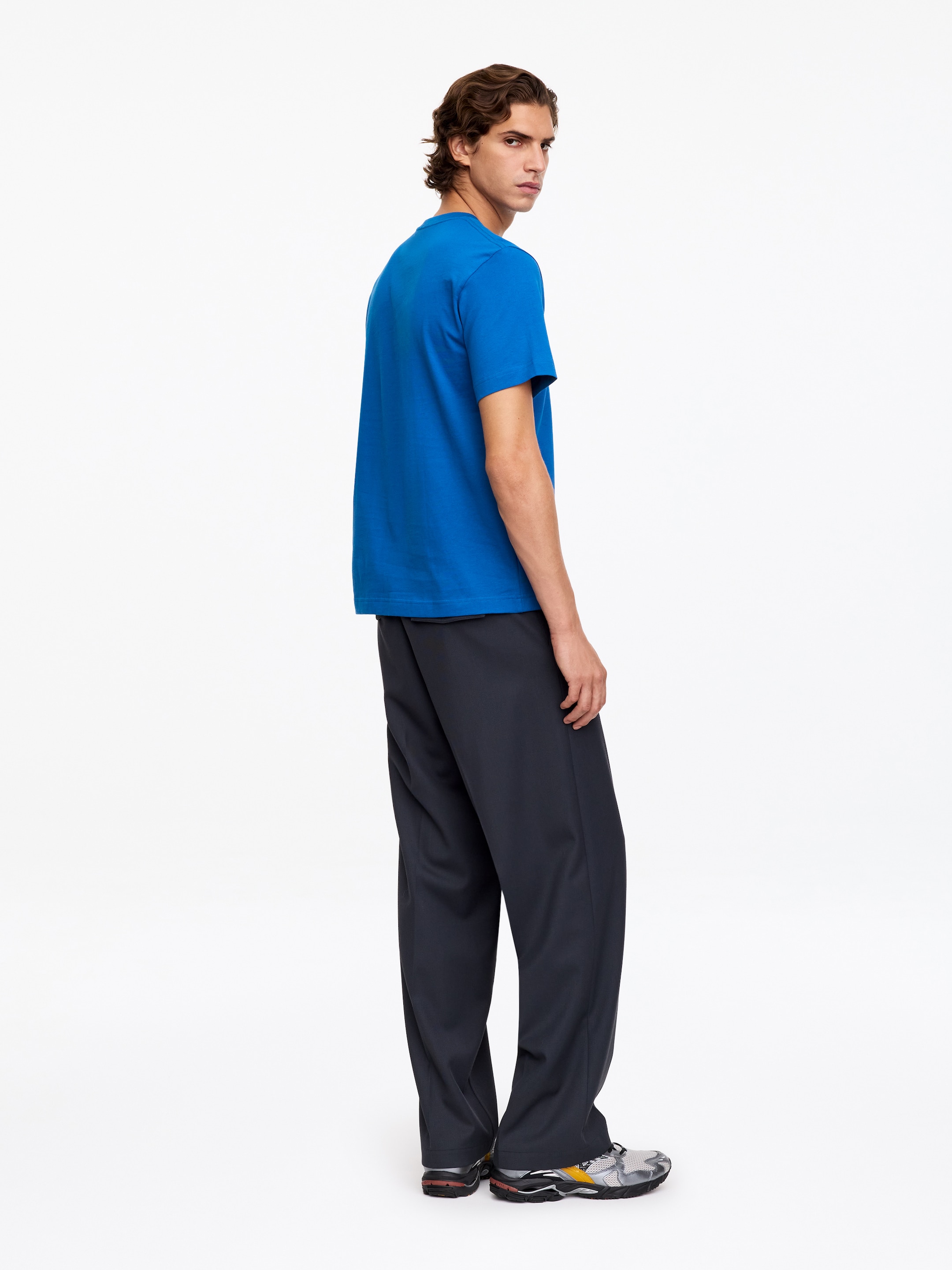 220 GSM Relaxed T-Shirt - Bright Blue - Regular fit - men - StillMedia/Lookbook - 2