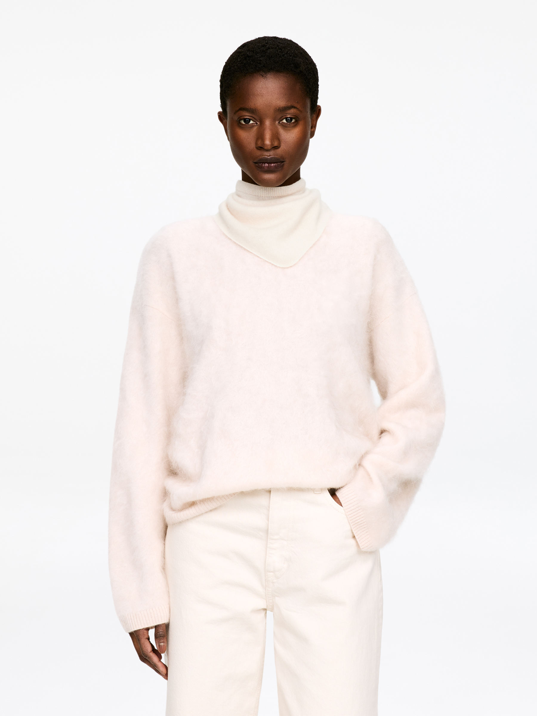 Cashmere Scarf - Off White - Women - StillMedia/Lookbook - 3