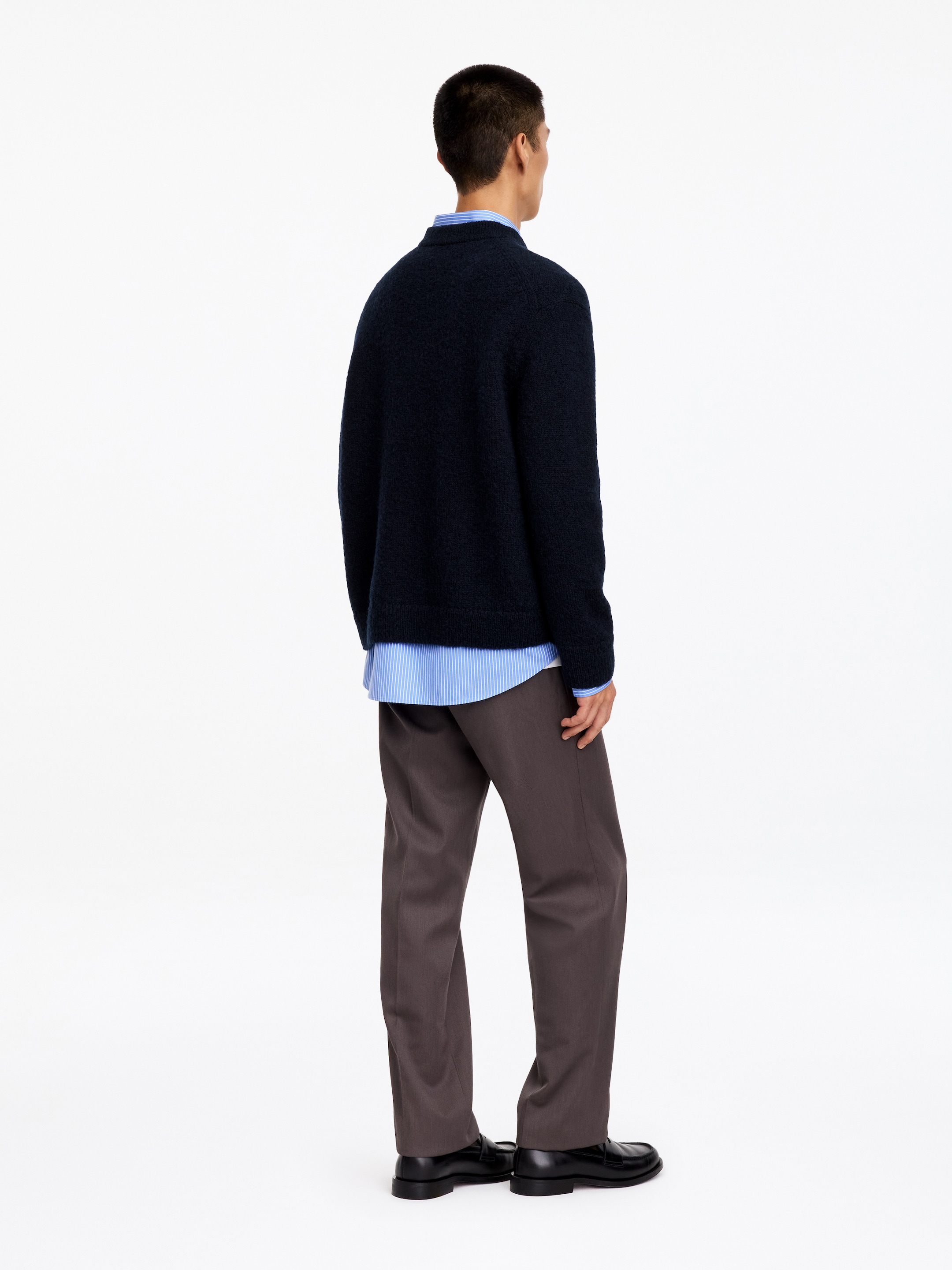 V-ringad bouclétröja - Mörkblå - Regular fit - men - StillMedia/Lookbook - 3
