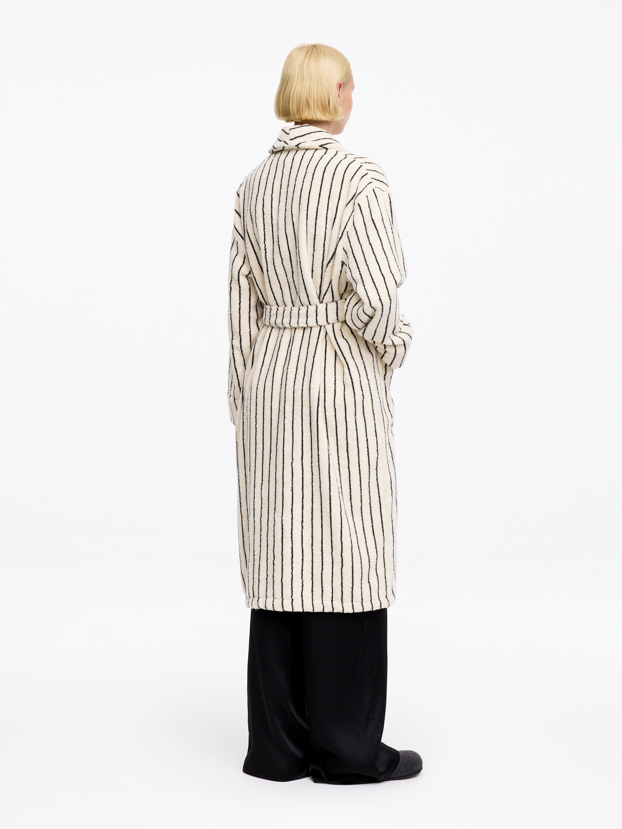 Klassisk morgonrock i bomullsfrotté - Off-white/svart - Women - StillMedia/Lookbook - 22