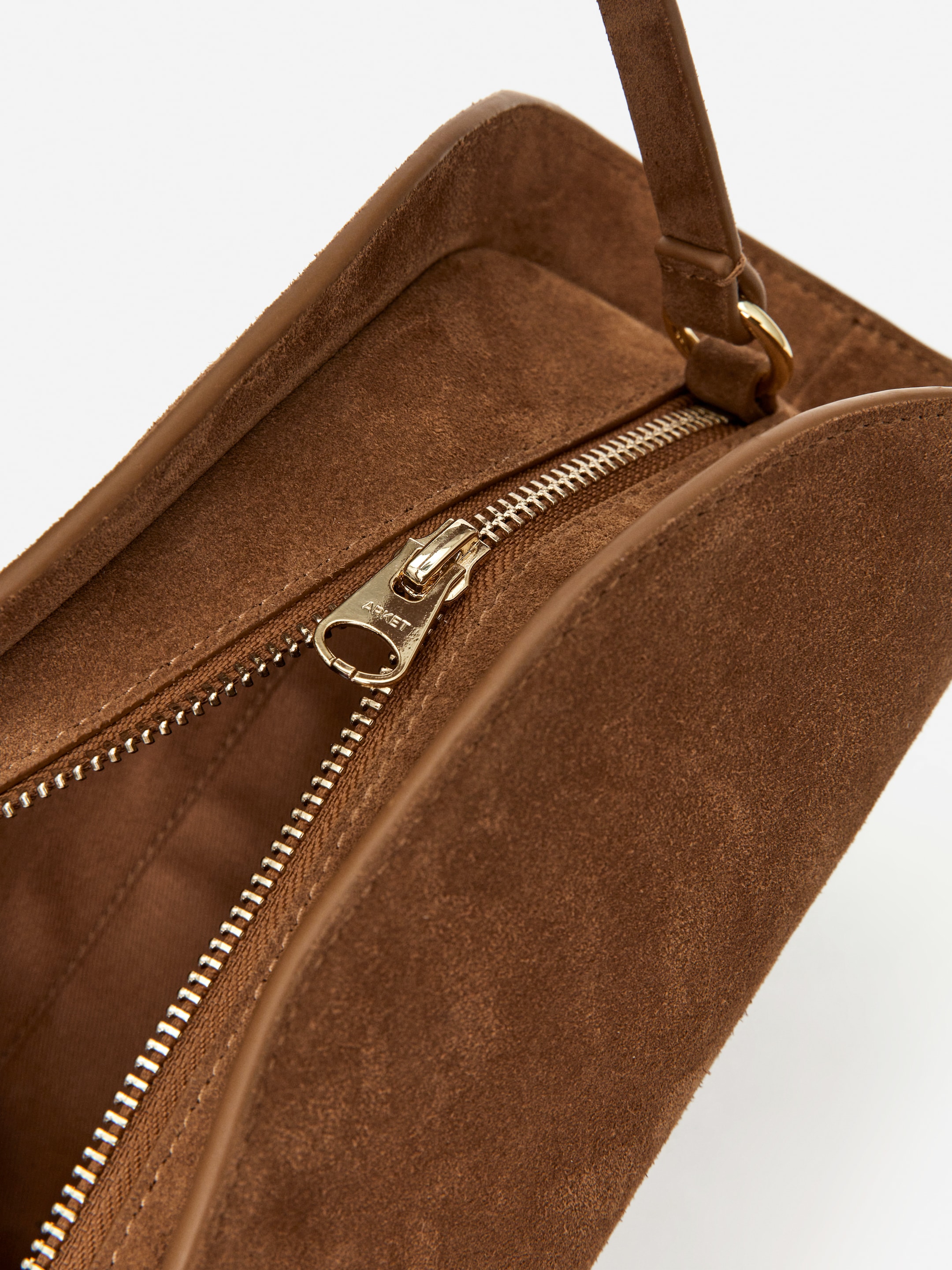 Visa större bild: Clutch/axelremsväska i mocka - Brun - DAM | H&M SE 6