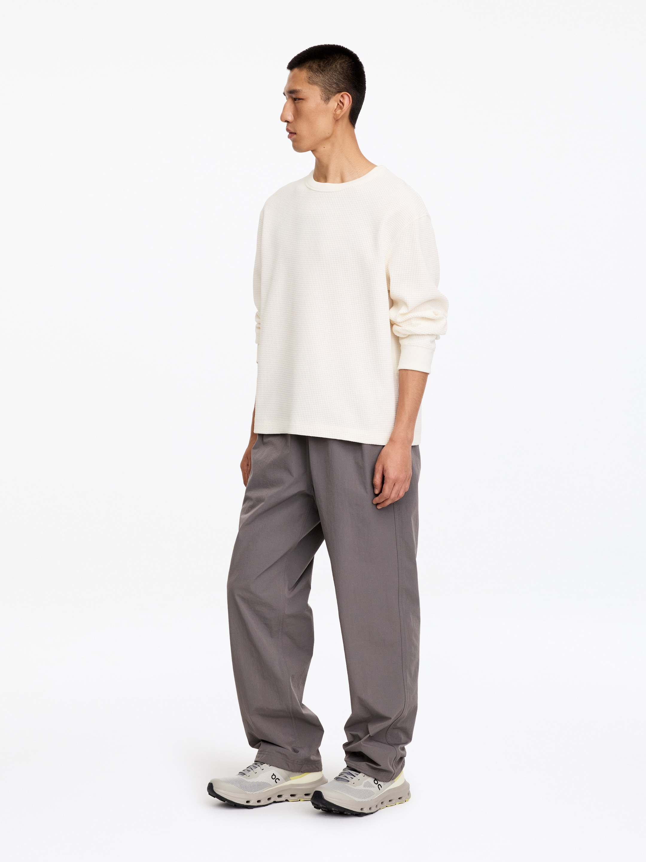 Top de tejido waffle de ARKET ACTIVE - Blanco roto - Corte estándar - men - StillMedia/Lookbook - 10
