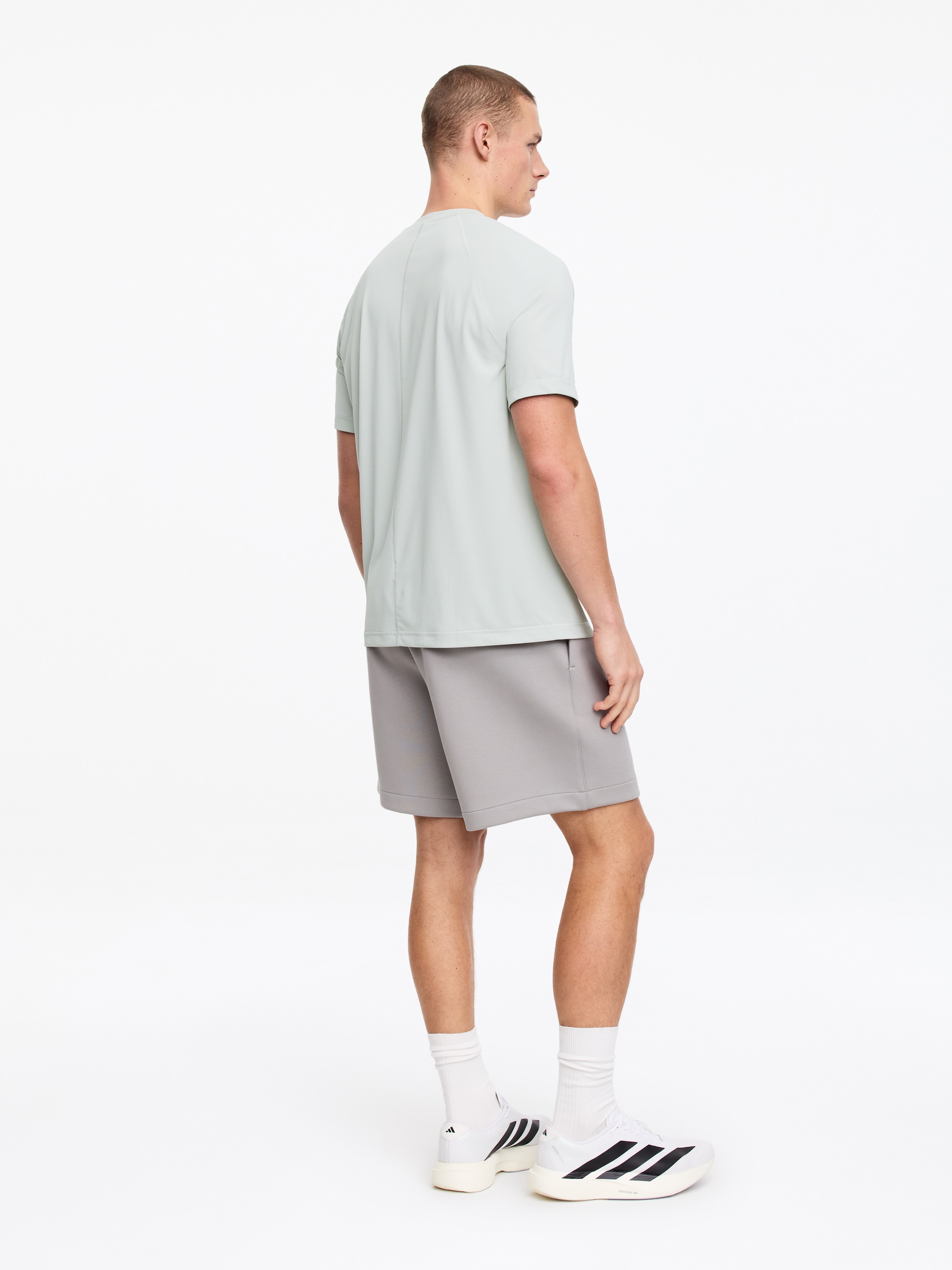 ARKET ACTIVE Tech T-Shirt - Light Sage - Regular fit - Men - StillMedia/Lookbook - 3