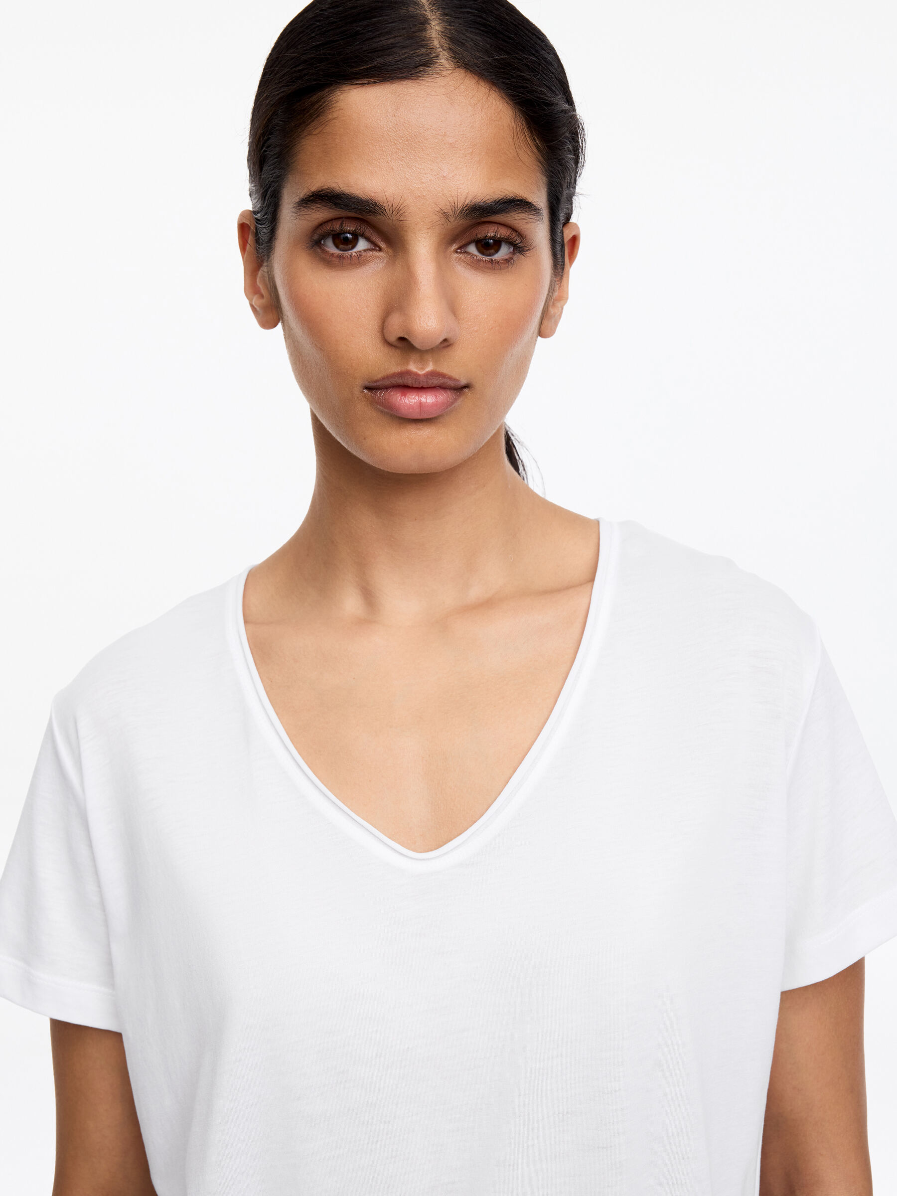 T-Shirt mit U-Ausschnitt - Weiß - Regular Fit - Women - StillMedia/Lookbook - 2