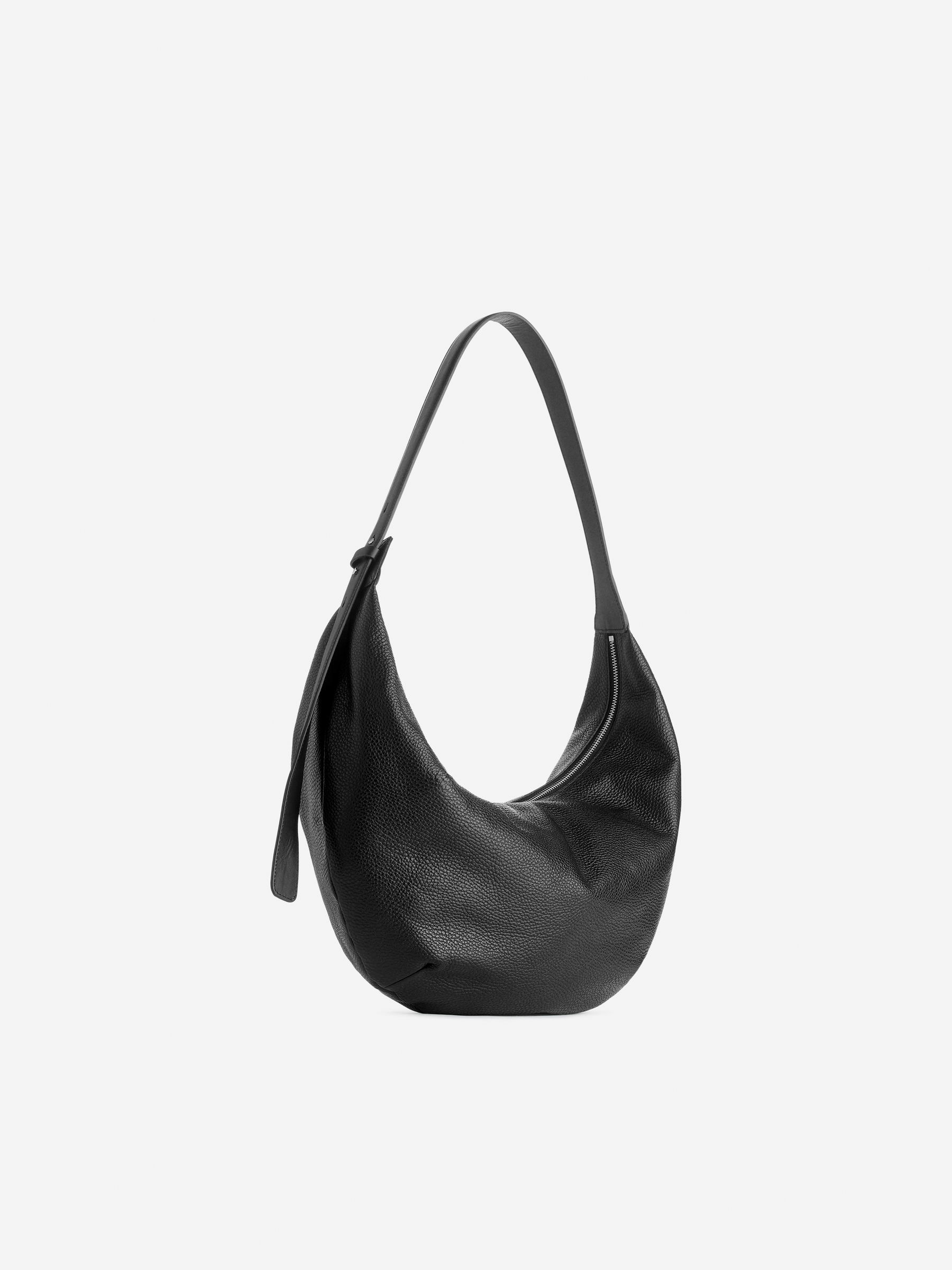 Curved Leather Bag - Black - Women - StillMedia/DescriptiveStillLife - 1
