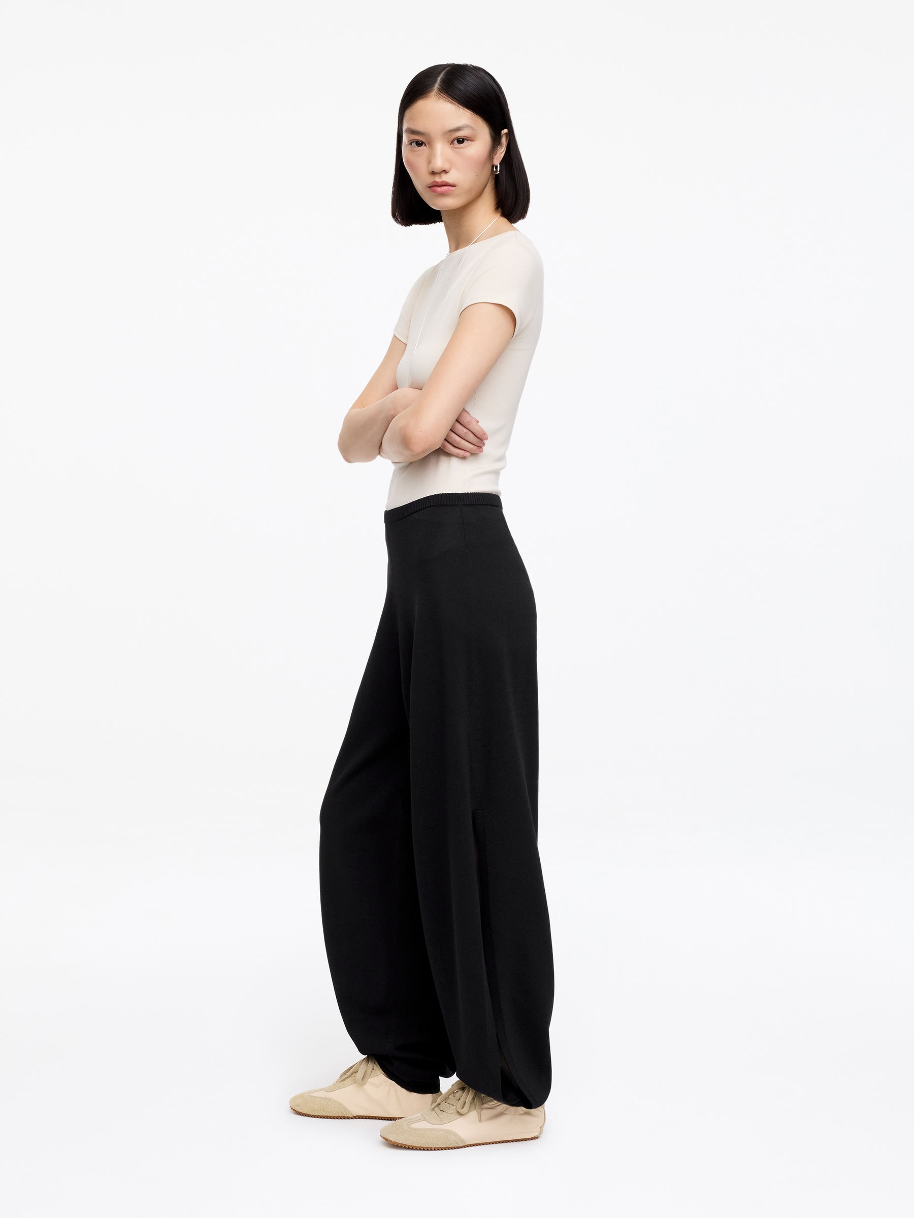 Relaxed Knitted Trousers - Black - Loose fit - Women - StillMedia/Lookbook - 5