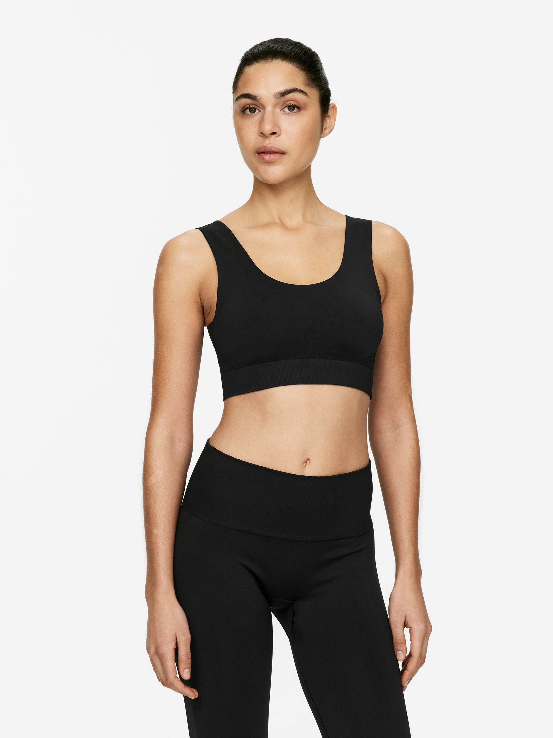 Seamless Sport Top - Black - Regular fit - Women - StillMedia/Lookbook - 12