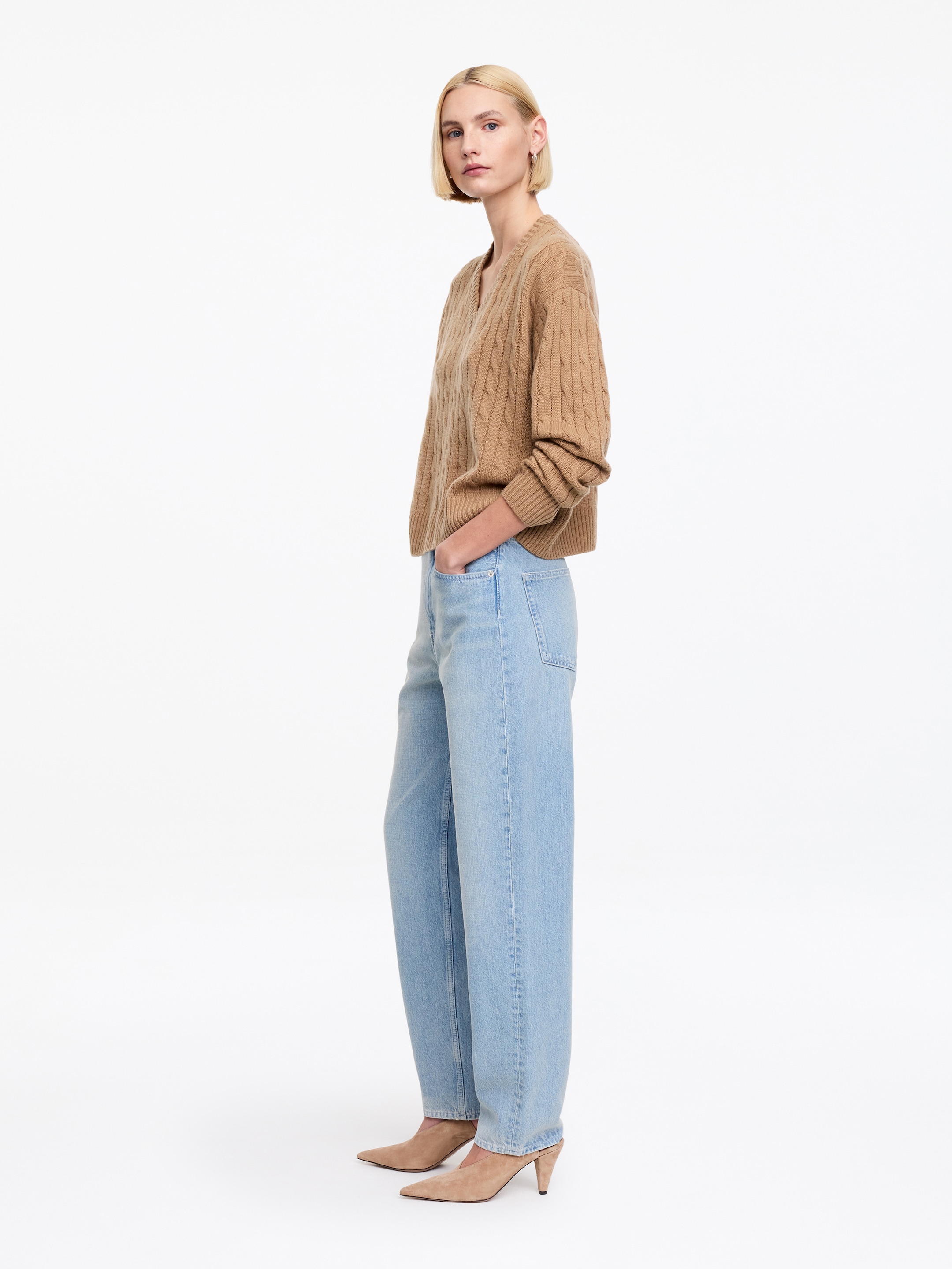 Pure Cashmere V-Neck Jumper - Beige - Regular fit - Women - StillMedia/Lookbook - 4
