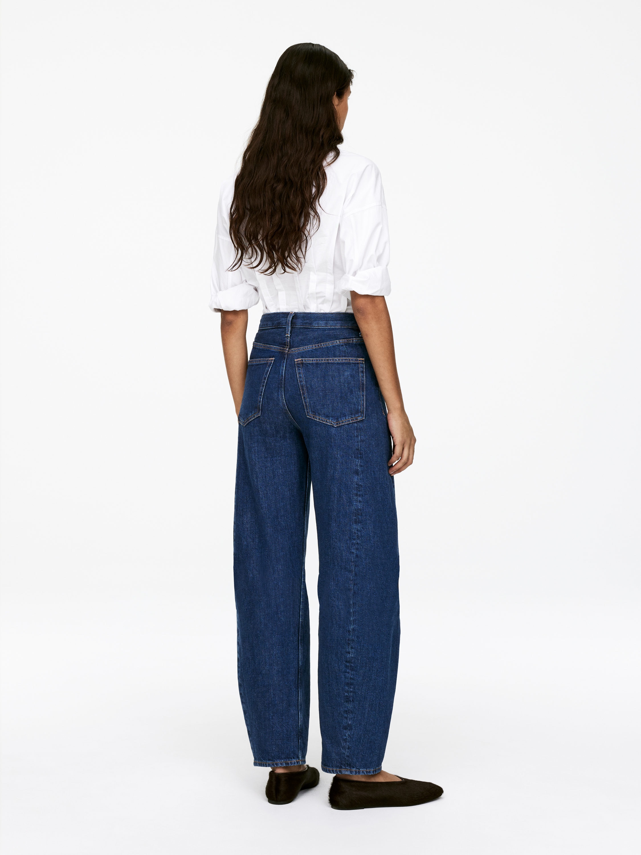 BLOOM Barrel Jeans - Blue - Relaxed fit - Women - StillMedia/Lookbook - 4